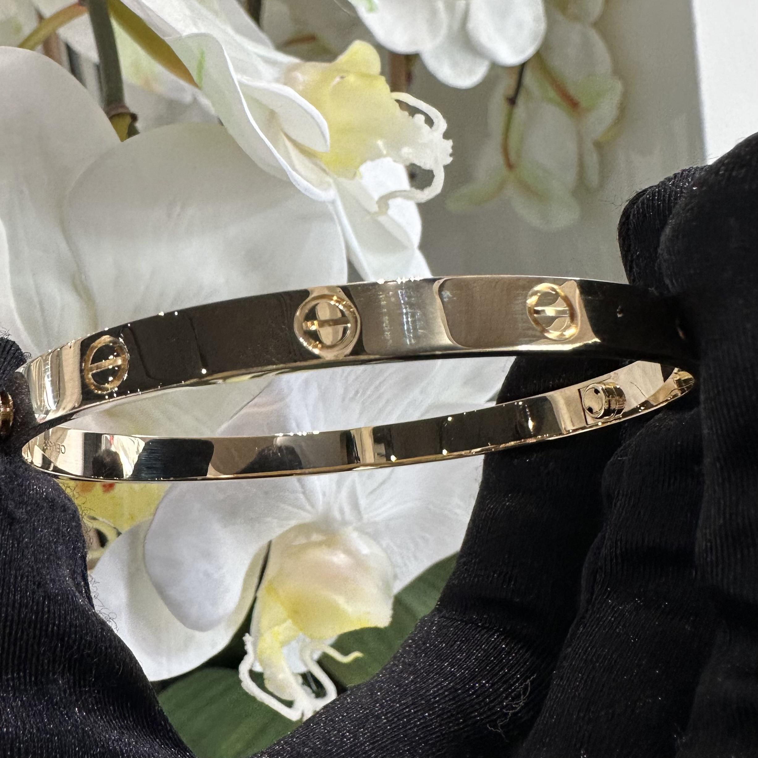 Cartier Love Bracelet in 18k Yellow Gold, Size 21 For Sale 2