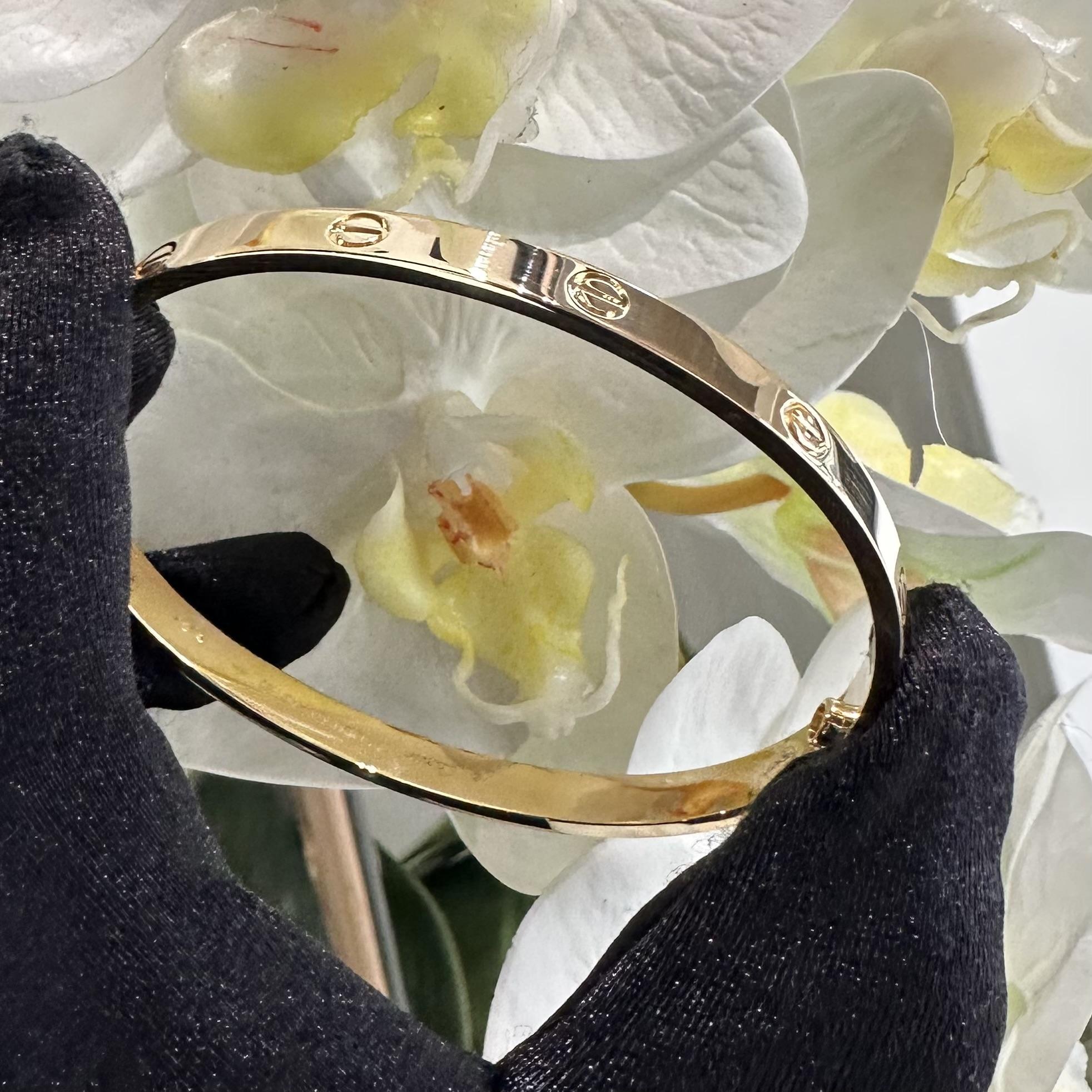 Cartier Love Bracelet in 18k Yellow Gold, Size 21 For Sale 3