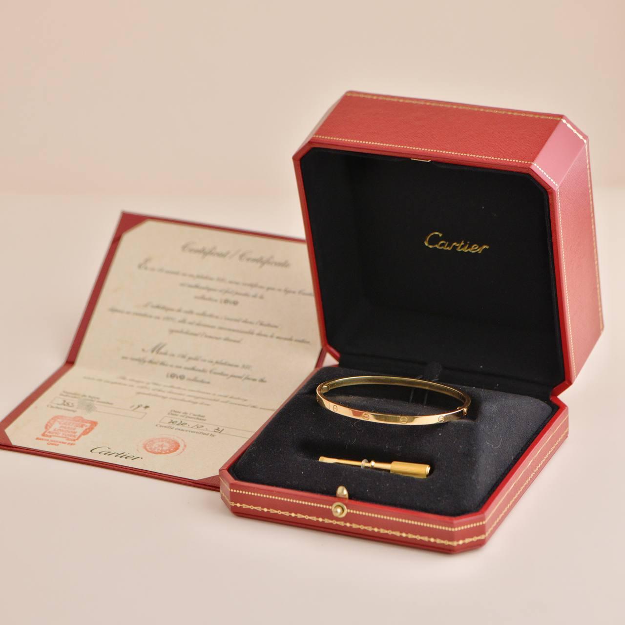 SKU	AT-2632
Comes With	Full Set (Box + Card)
Date	2020
RRP	£4,550 incl. VAT / $4,750.00 / €5,150incl. VAT
Model	B6047519
Serial Number	JS****
Size	        19 
Metal	18k Yellow Gold
Weight	Approximately 21.89