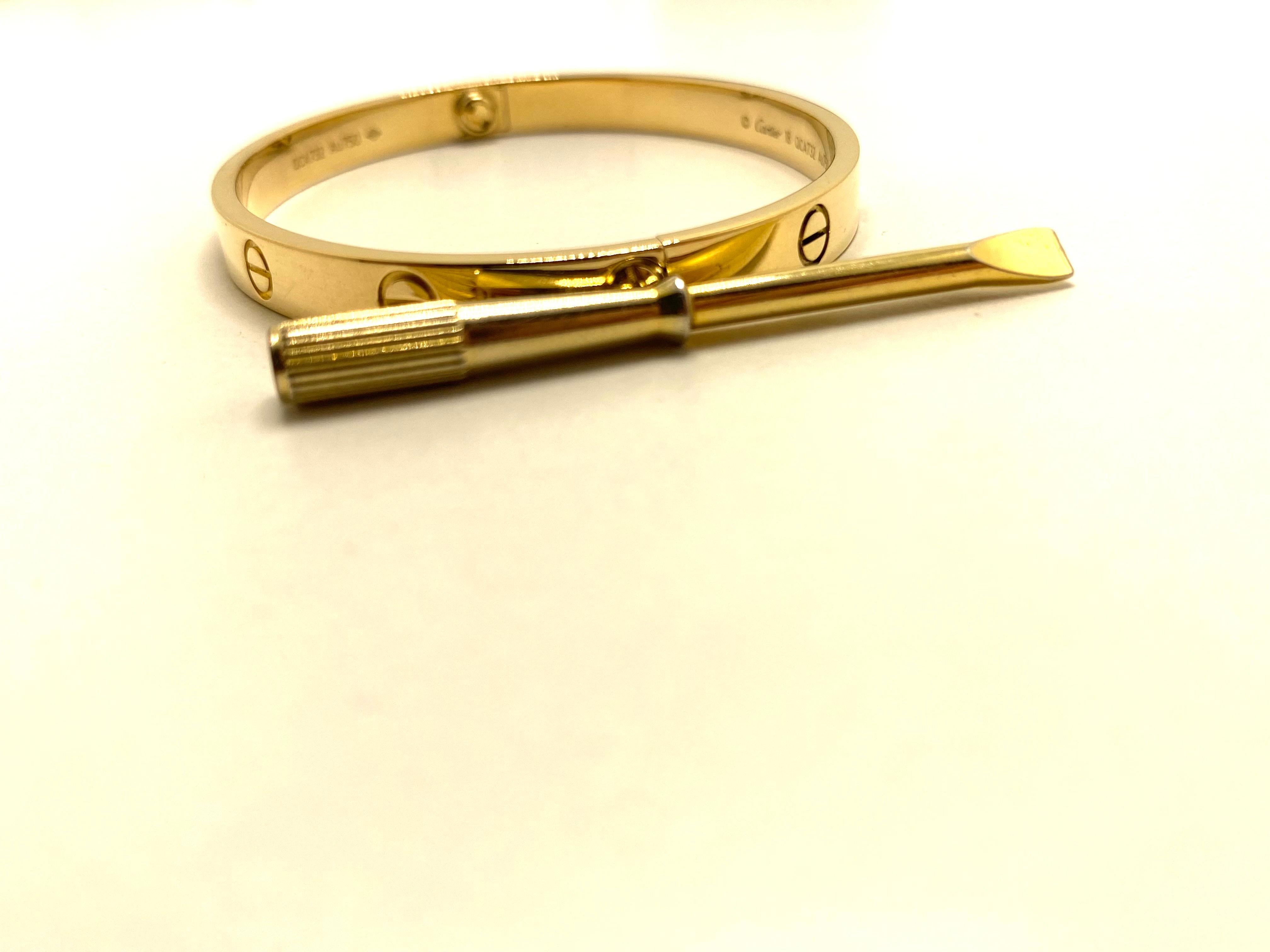 Women's or Men's Cartier Love Bracelet Vintage Model in 18K Yellow Gold - 33.80g For Sale