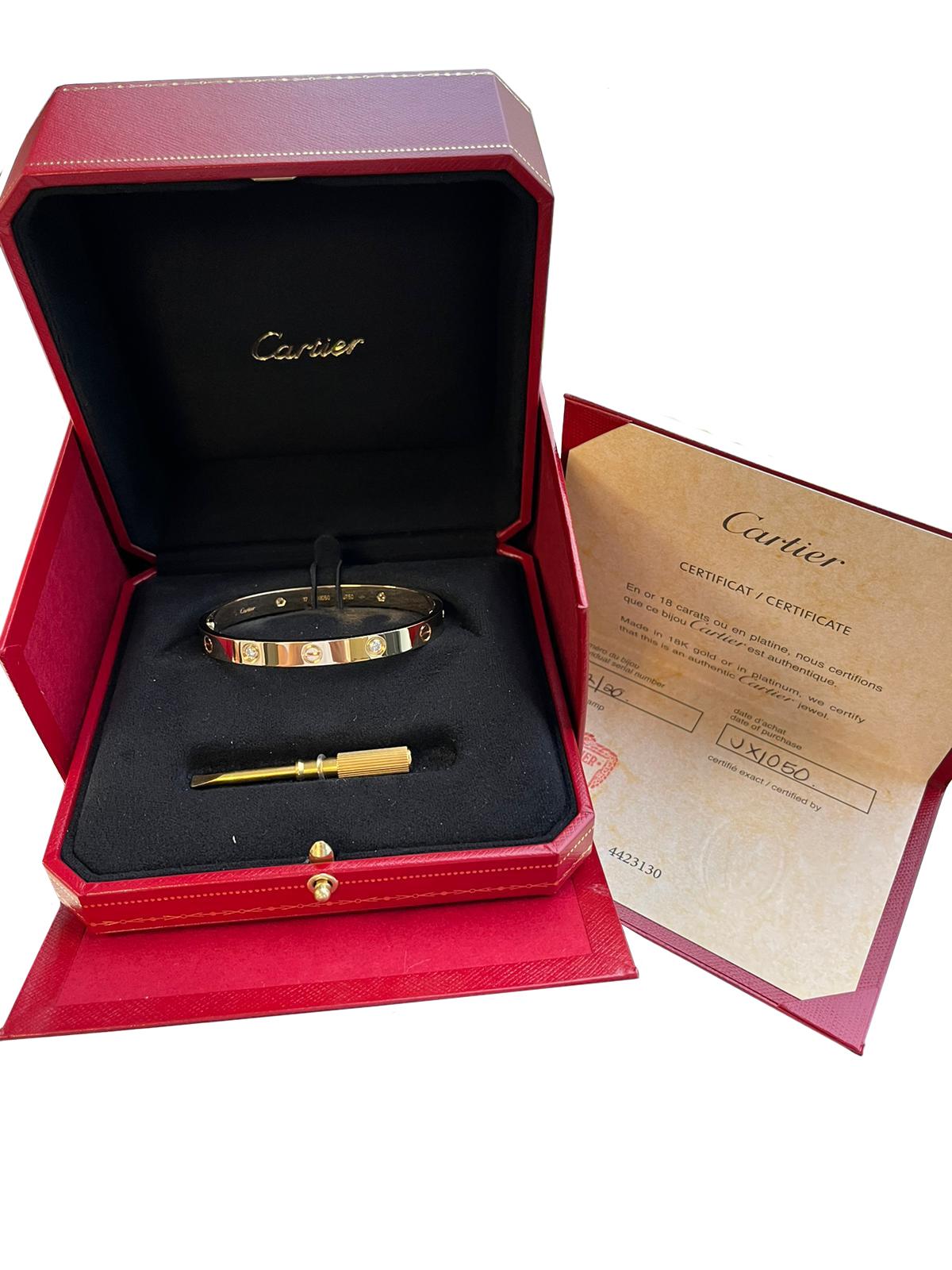 Cartier Bracelet Love en or jaune 18 carats avec 4 diamants taille brillant de 0,42 carat en vente 4
