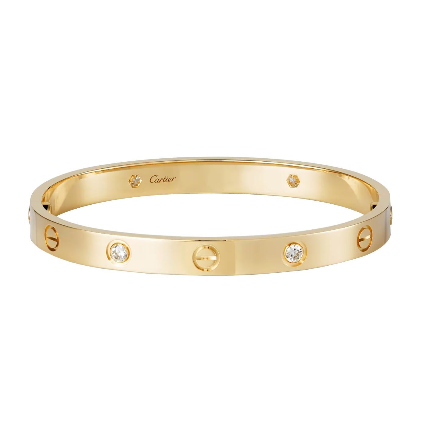 Bracelet LOVE, or jaune 18K (750/1000), serti de 4 diamants taille brillant totalisant 0,42 carats. Livré avec un tournevis. Largeur : 6,1 mm. Créé à New York en 1969, le bracelet LOVE est une icône du design de la joaillerie : un bracelet ovale et