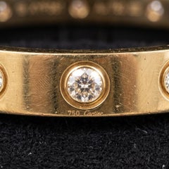 Cartier Love-Armband mit 10 Diamanten aus 18 Karat Gelbgold