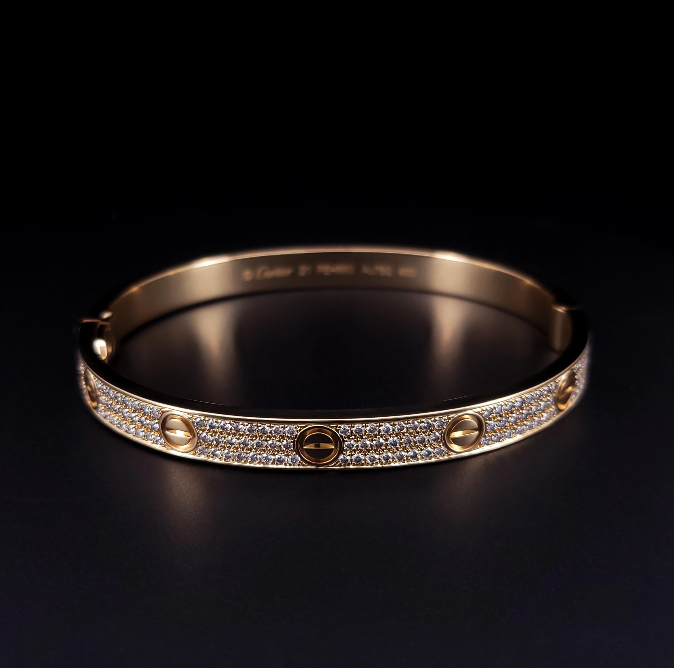 A child of 1970s New York, the LOVE collection remains today an iconic symbol of love that transgresses convention. The screw motifs, ideal oval shape and undeniable elegance establish the piece as a timeless tribute to passionate romance. Studded