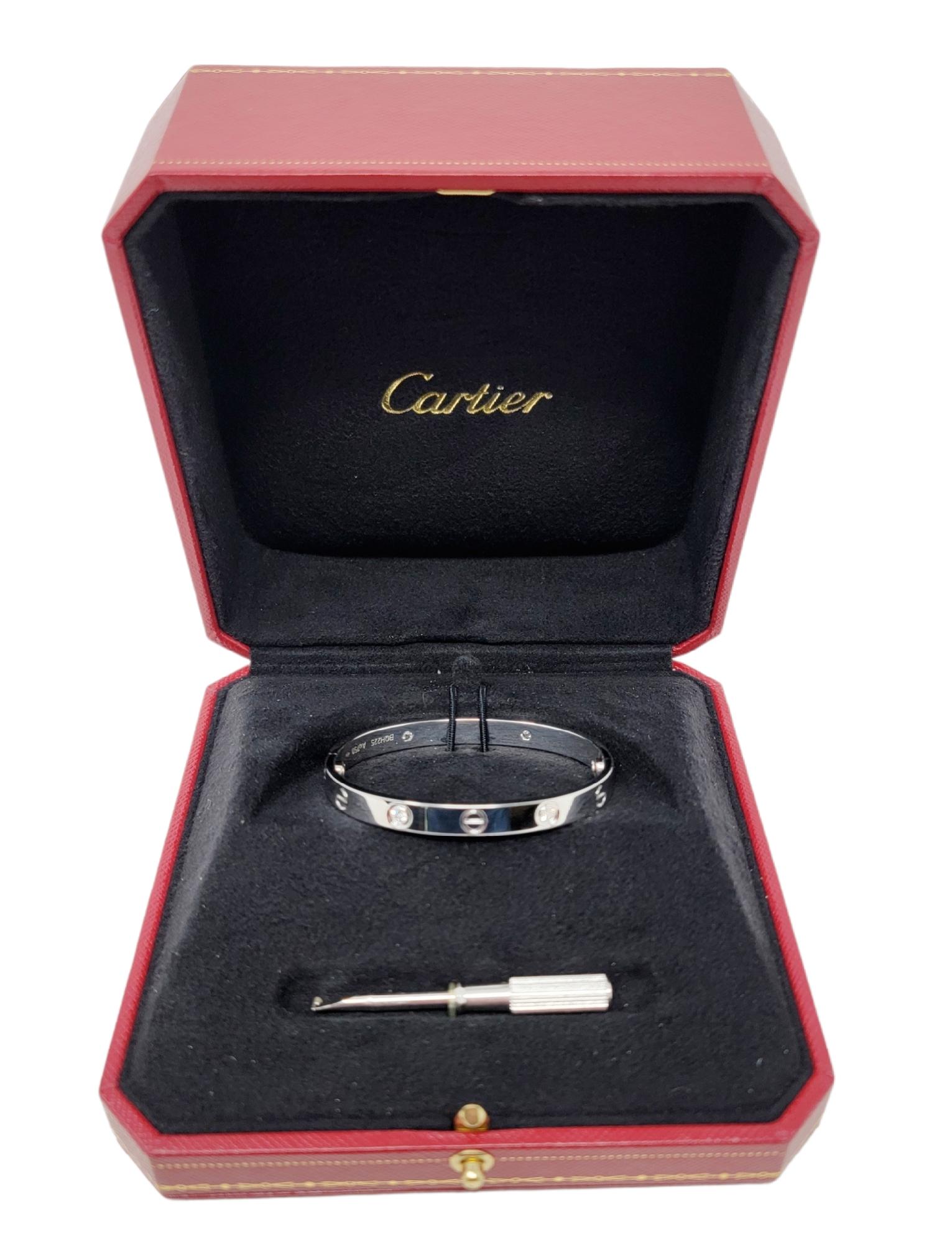 Cartier Bracelet jonc Love Collection 16 en or blanc 18 carats et 4 diamants Bon état - En vente à Scottsdale, AZ