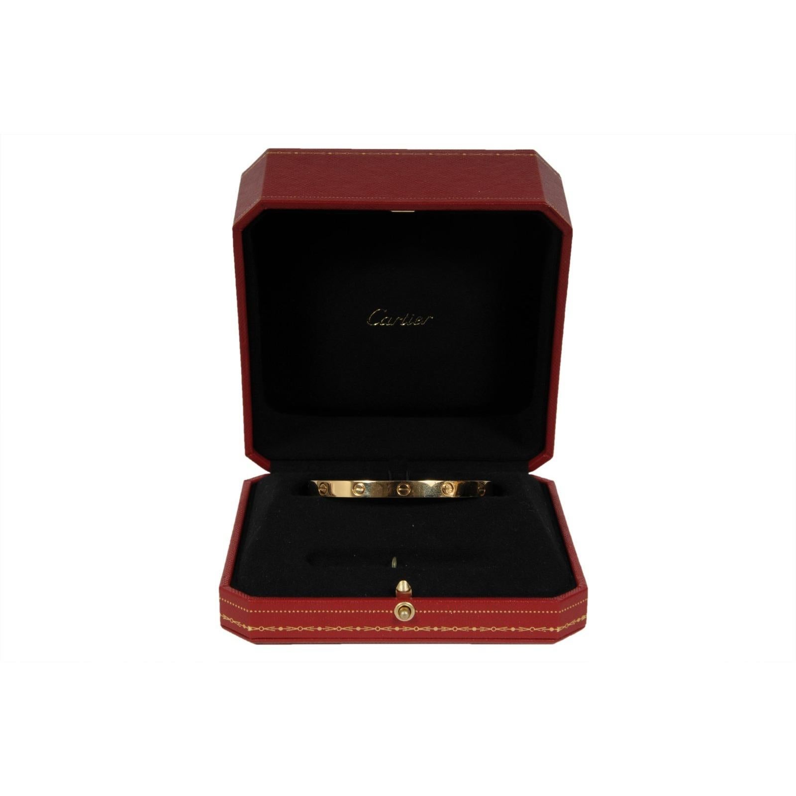 Cartier Love Cuff Bangle Bracelet en or jaune 18k Taille 19 en vente 5
