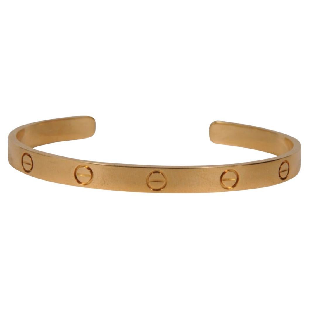 Cartier Love Cuff Bangle Bracelet en or jaune 18k Taille 19 en vente