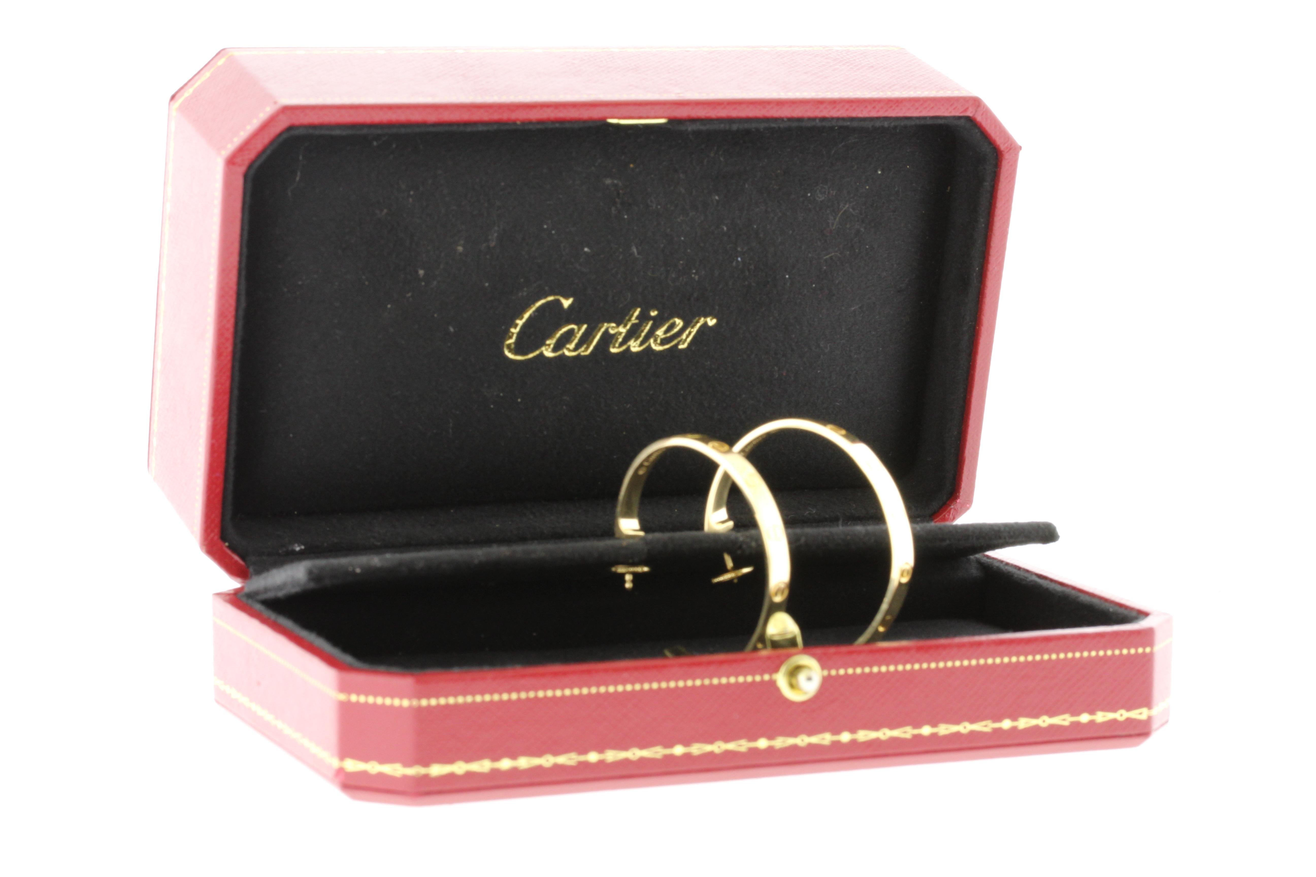 From the Cartier Love collection, these yellow gold hoops are iconic.
♦ Designer: Cartier
♦ Width: 3.6mm
♦ Inner Diameter: 32.6mm
♦ Metal: 18 karat yellow gold
♦ Circa 2021
♦ Packaging: Cartier Box
♦ Condition: Excellent , pre-owned
