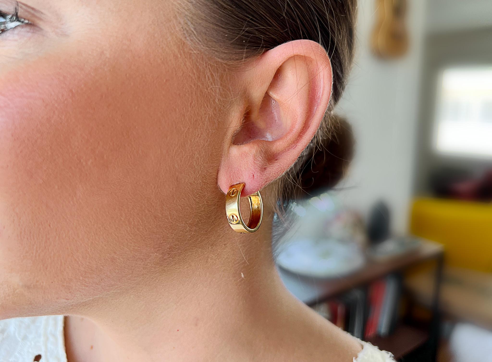 Cartier Love Creolen aus 18 Karat Gelbgold mit Originalverpackung und Papieren (Zeitgenössisch)