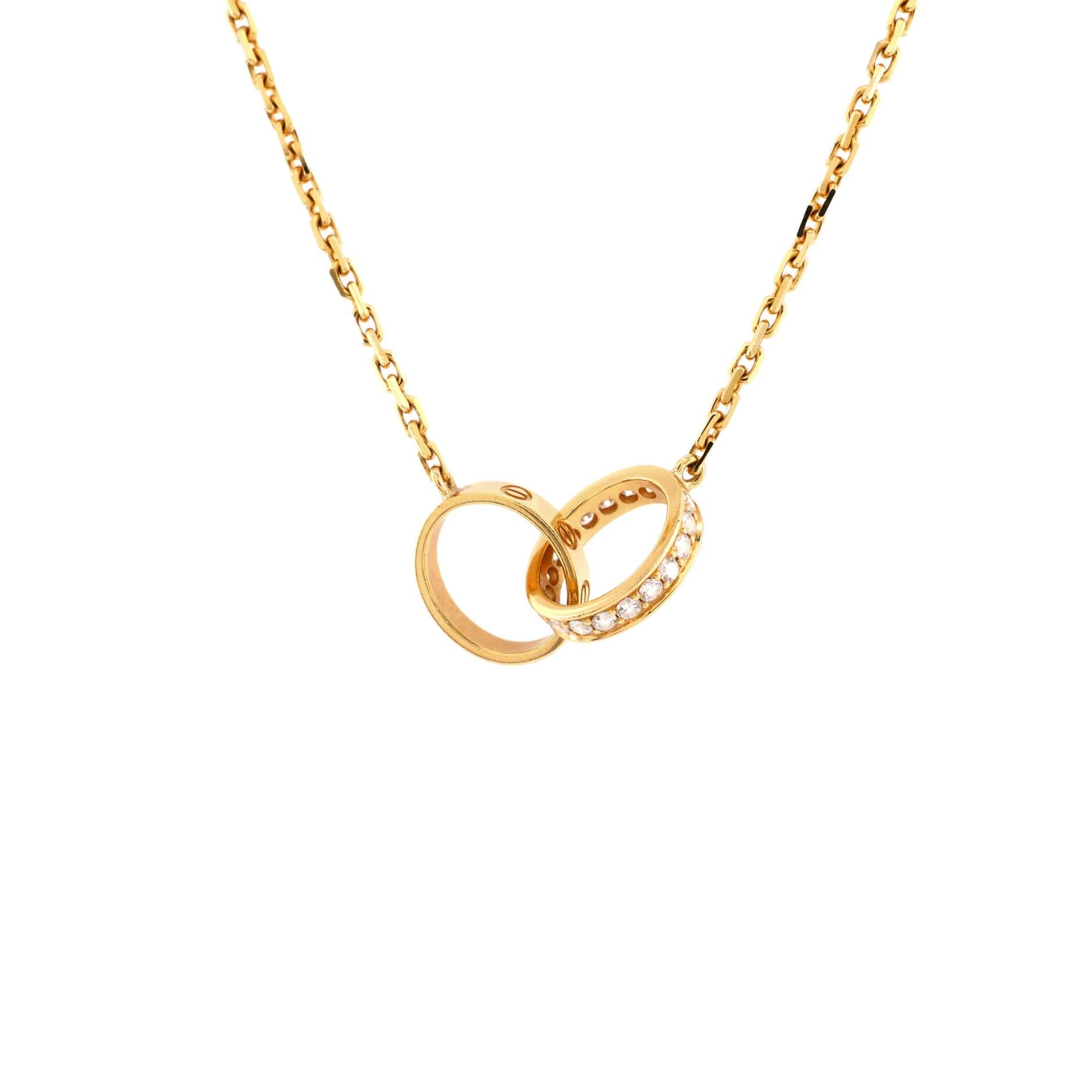 Zustand: Großartig. Leichte Abnutzung.
Zubehör: Kein Zubehör
Abmessungen:
Designer: Cartier
Modell: Love Interlocking Halskette 18K Gelbgold und Diamanten
Äußere Farbe: Gelbgold
Artikel Nummer: 195056/384