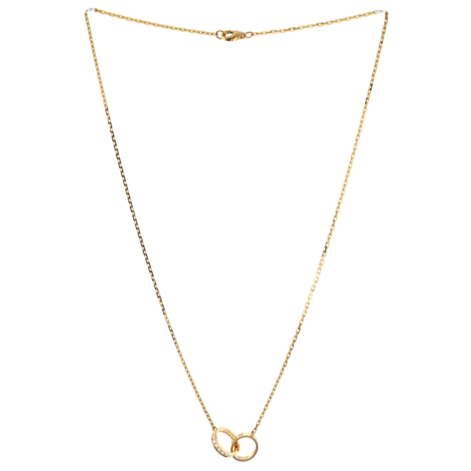 Collar Cartier Love Entrelazado Oro Amarillo 18K y Diamantes en Bueno Estado en New York, NY