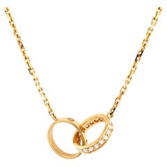 Cartier Love Interlocking Halskette aus 18 Karat Gelbgold mit Diamanten