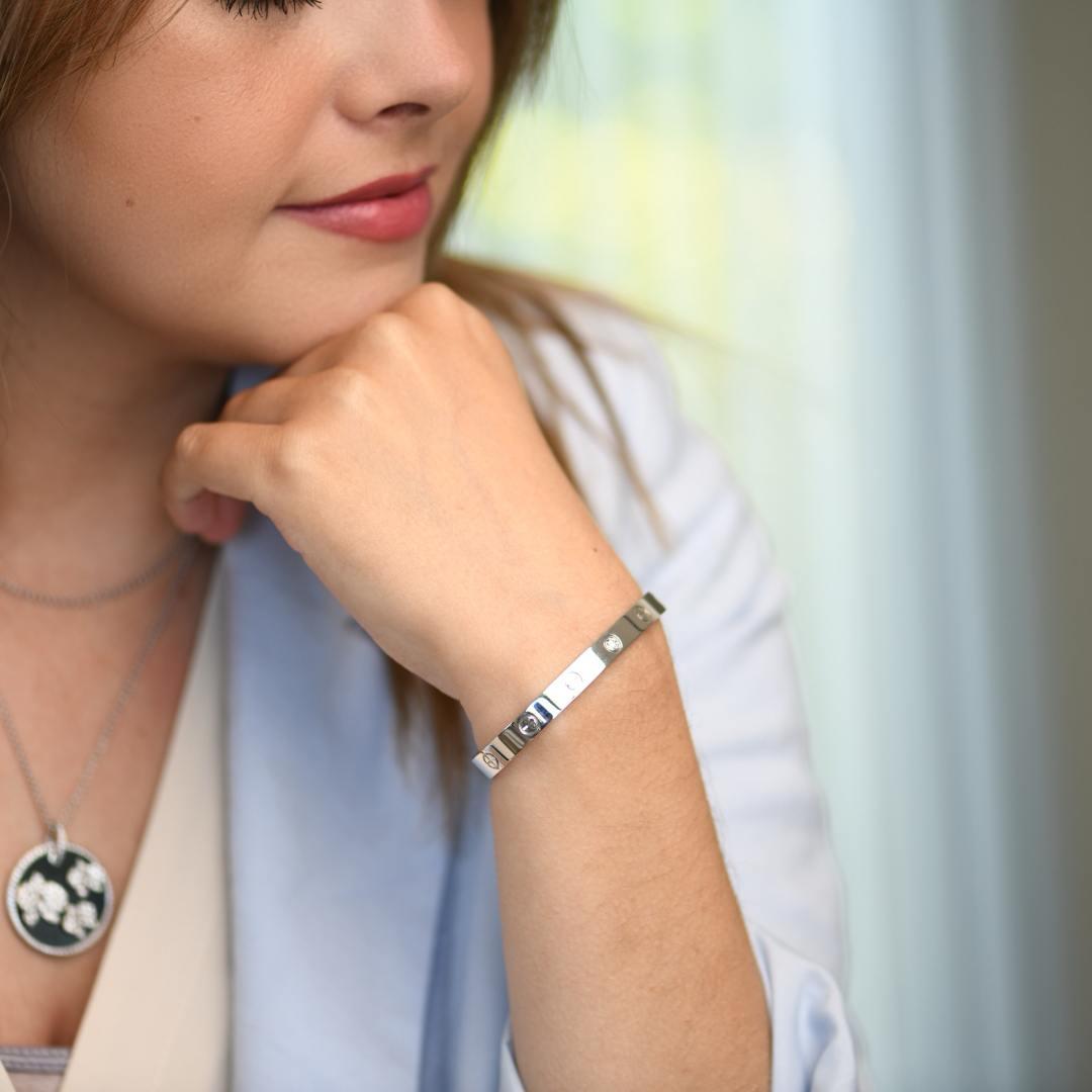 Cartier Love One Brazalete de oro blanco de 18 quilates Tamaño 17 Corte brillante en venta
