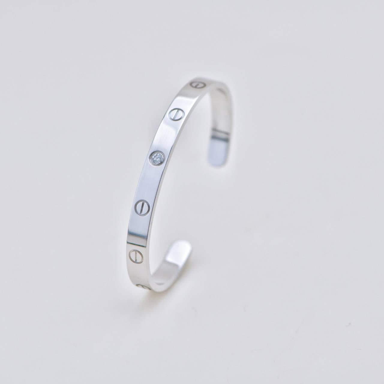 Cartier Love One Brazalete de oro blanco de 18 quilates Tamaño 17 en venta 2