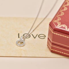 Collier pendentif en or blanc 18K à diamants pavés Love de Cartier