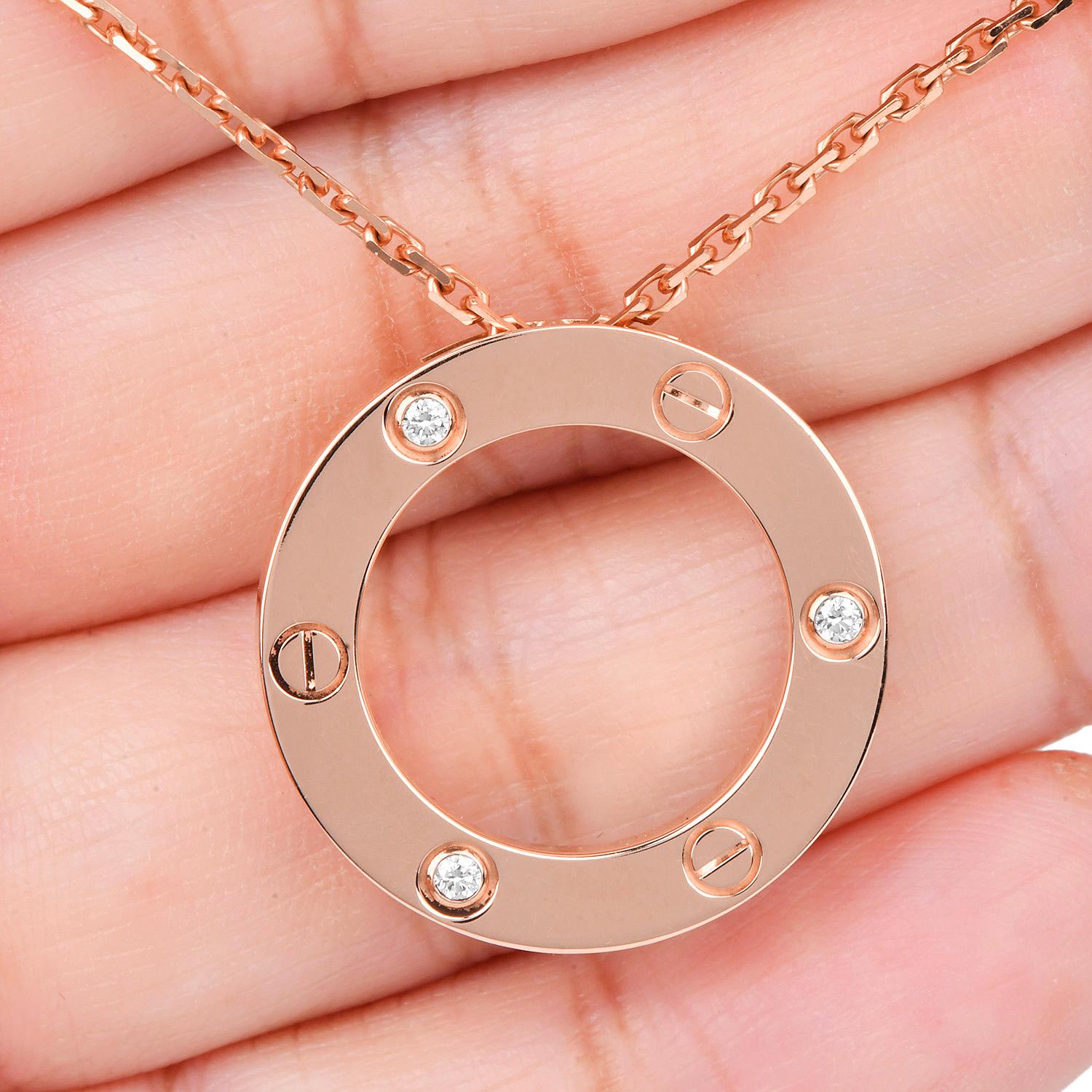 Pendentif LOVE de Cartier - 3 diamants, or rose 18 carats, design iconique en vente 5