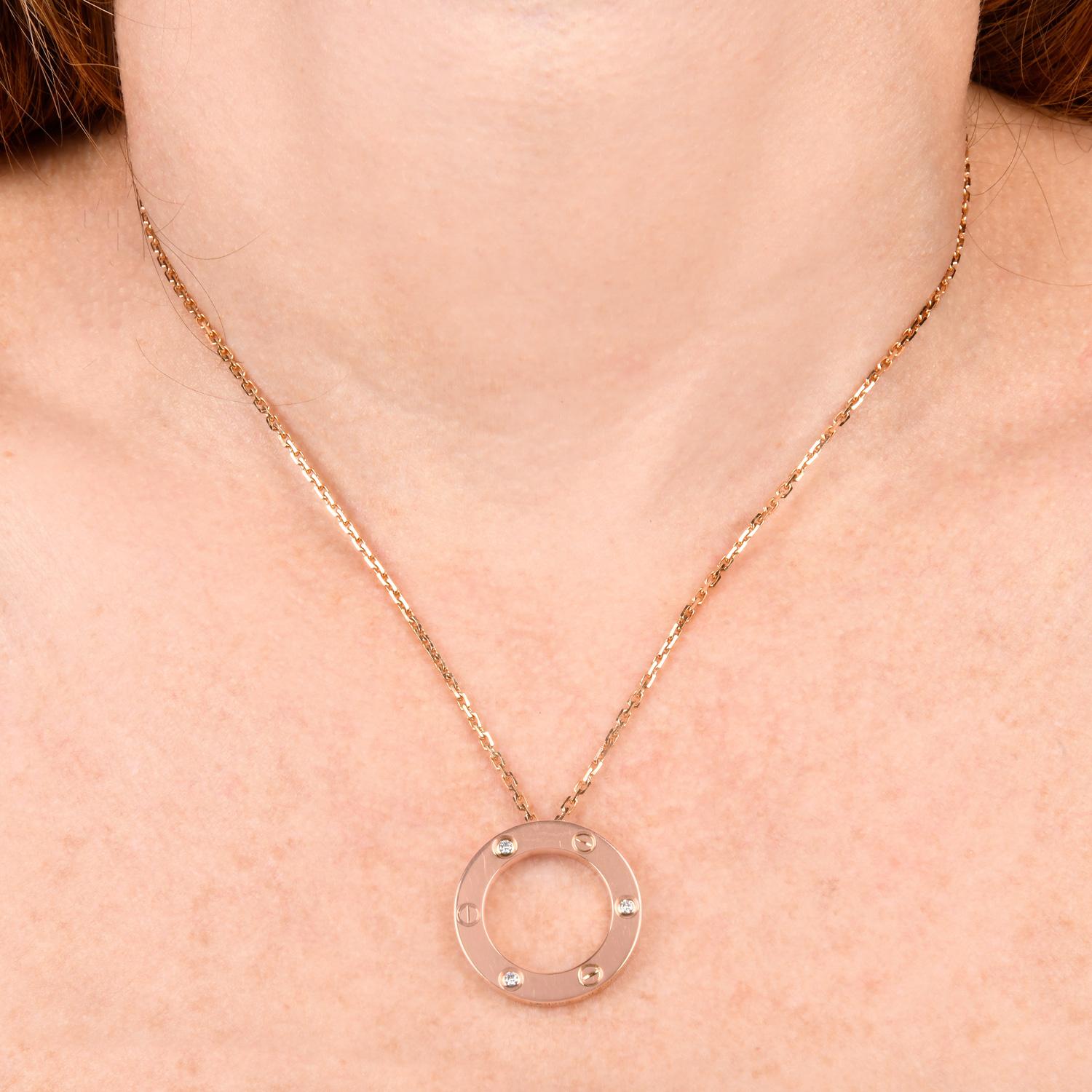 Pendentif LOVE de Cartier - 3 diamants, or rose 18 carats, design iconique en vente 7