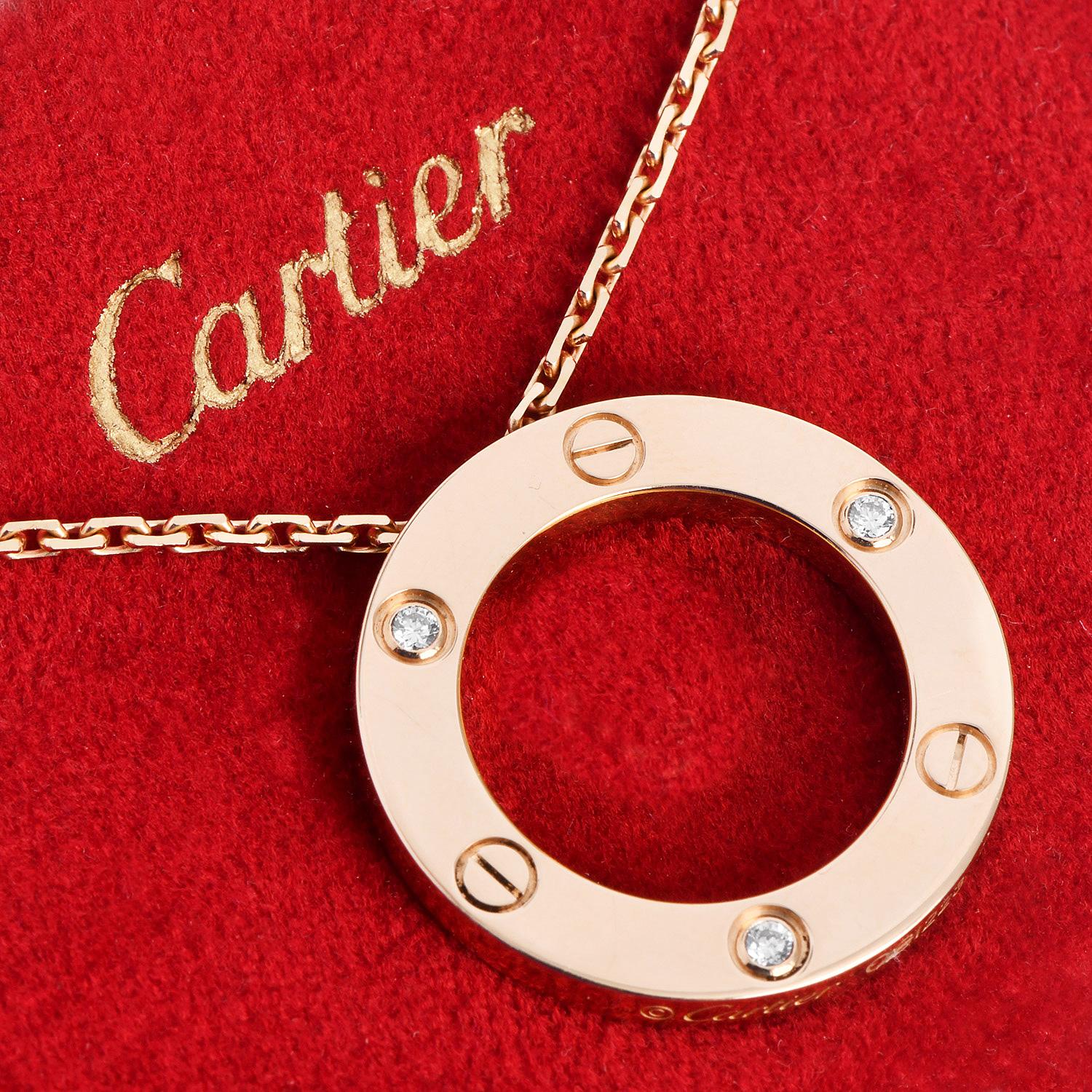 Taille ronde Pendentif LOVE de Cartier - 3 diamants, or rose 18 carats, design iconique en vente
