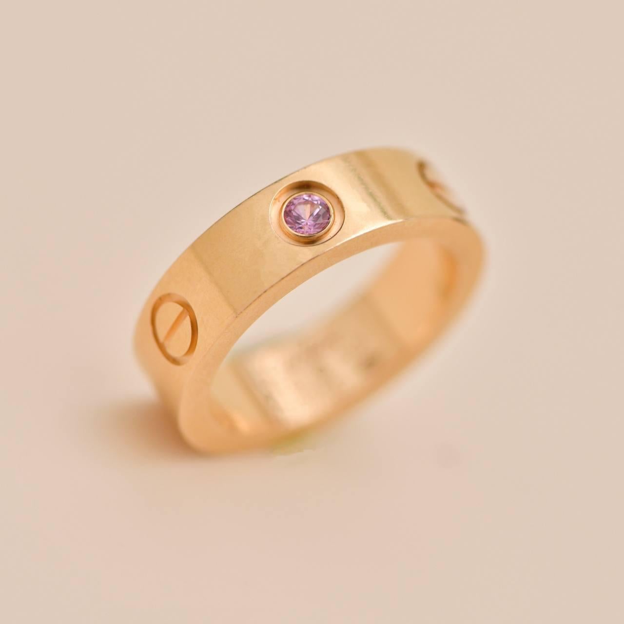 Bague Cartier Love en or rose 18 carats saphir rose Taille 52 en vente 1