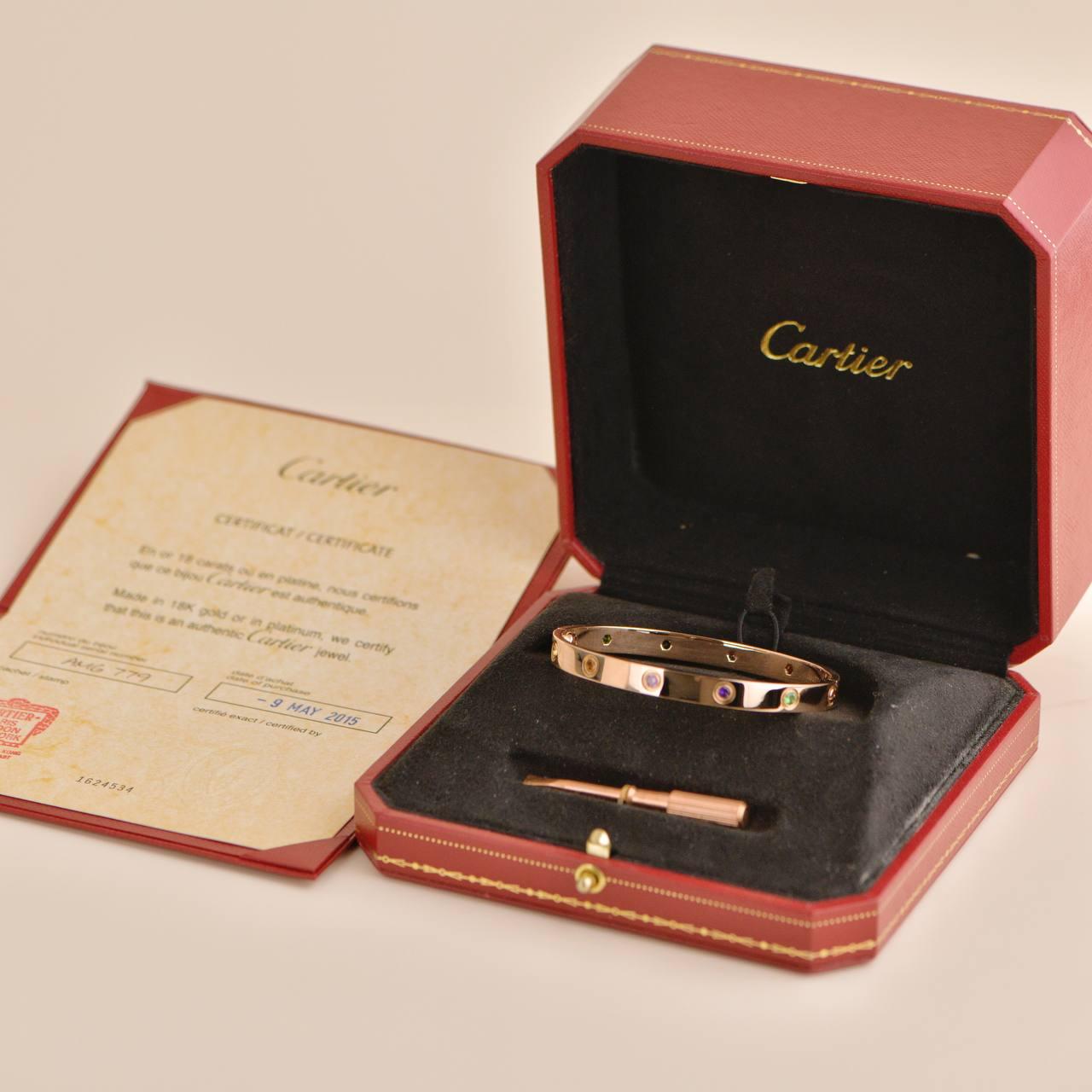 SKU	33301126
Livré avec	Set complet (boîte + carte)
Date	2015
Modèle	B6036518
Numéro de série	AM****
Taille	        18 
Métal	Or rose 18k
Pierres	Améthyste, Grenat vert, Saphir, Saphir jaune, Saphir rose, Grenat orange
Poids	Environ 33