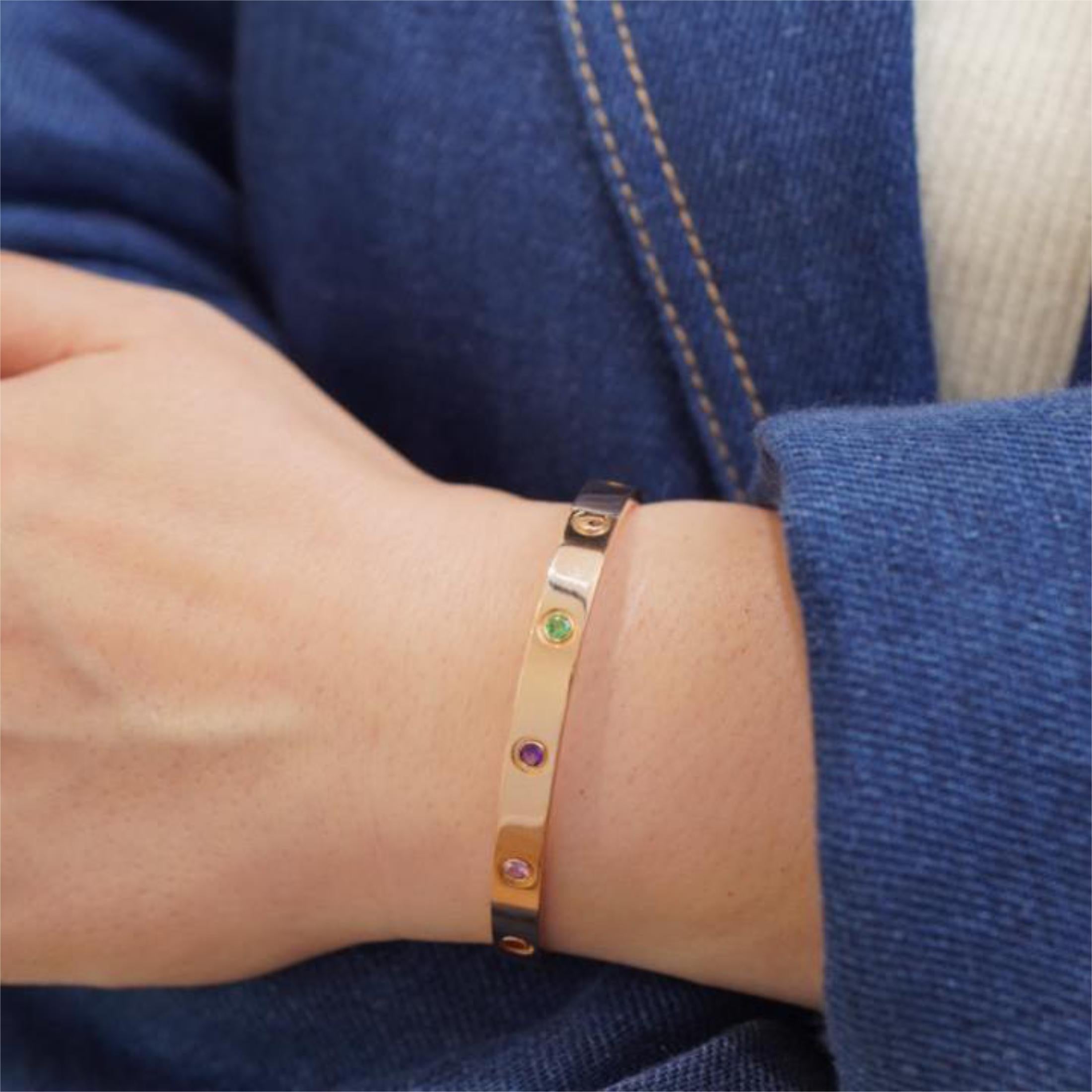 Taille brillant Cartier Bracelet Love Rainbow multi-gemmes en or rose 18 carats, taille 18