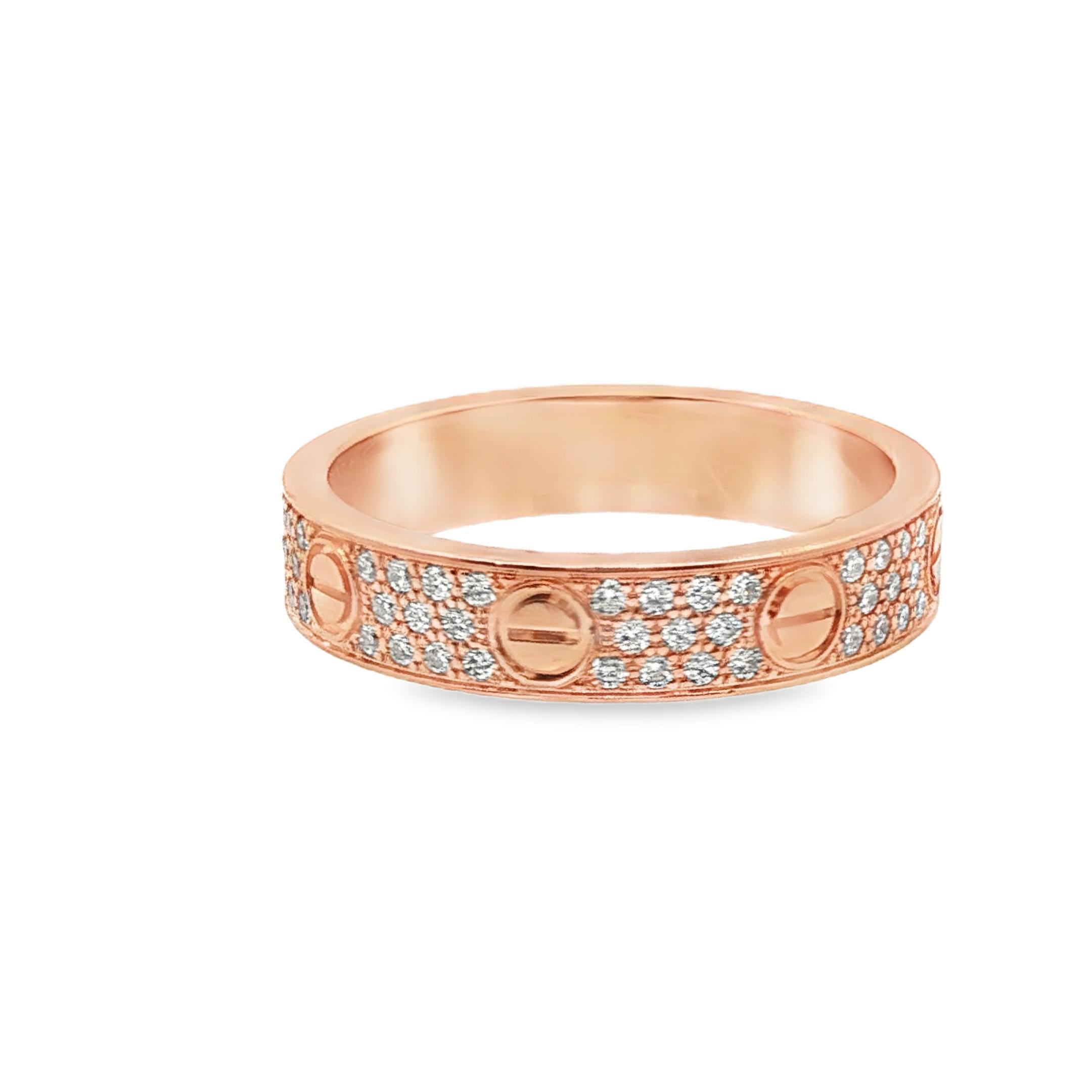 Taille ronde Bague Love de Cartier, pavé intégral en or rose en vente