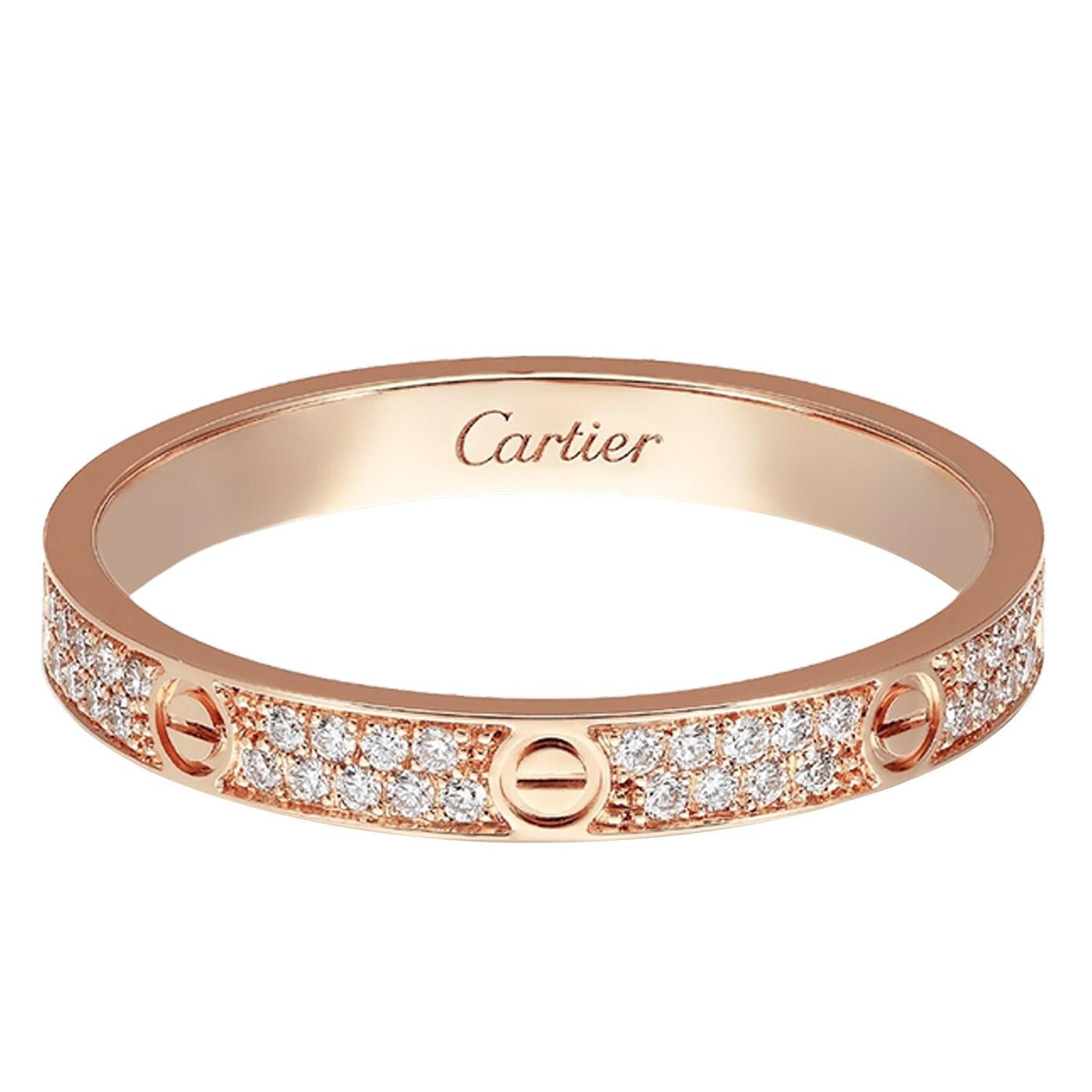 Hija del Nueva York de los años 70, la colección LOVE sigue siendo hoy un símbolo icónico del amor que transgrede las convenciones. Los motivos de tornillos, la forma oval ideal y su innegable elegancia establecen la pieza como un tributo intemporal