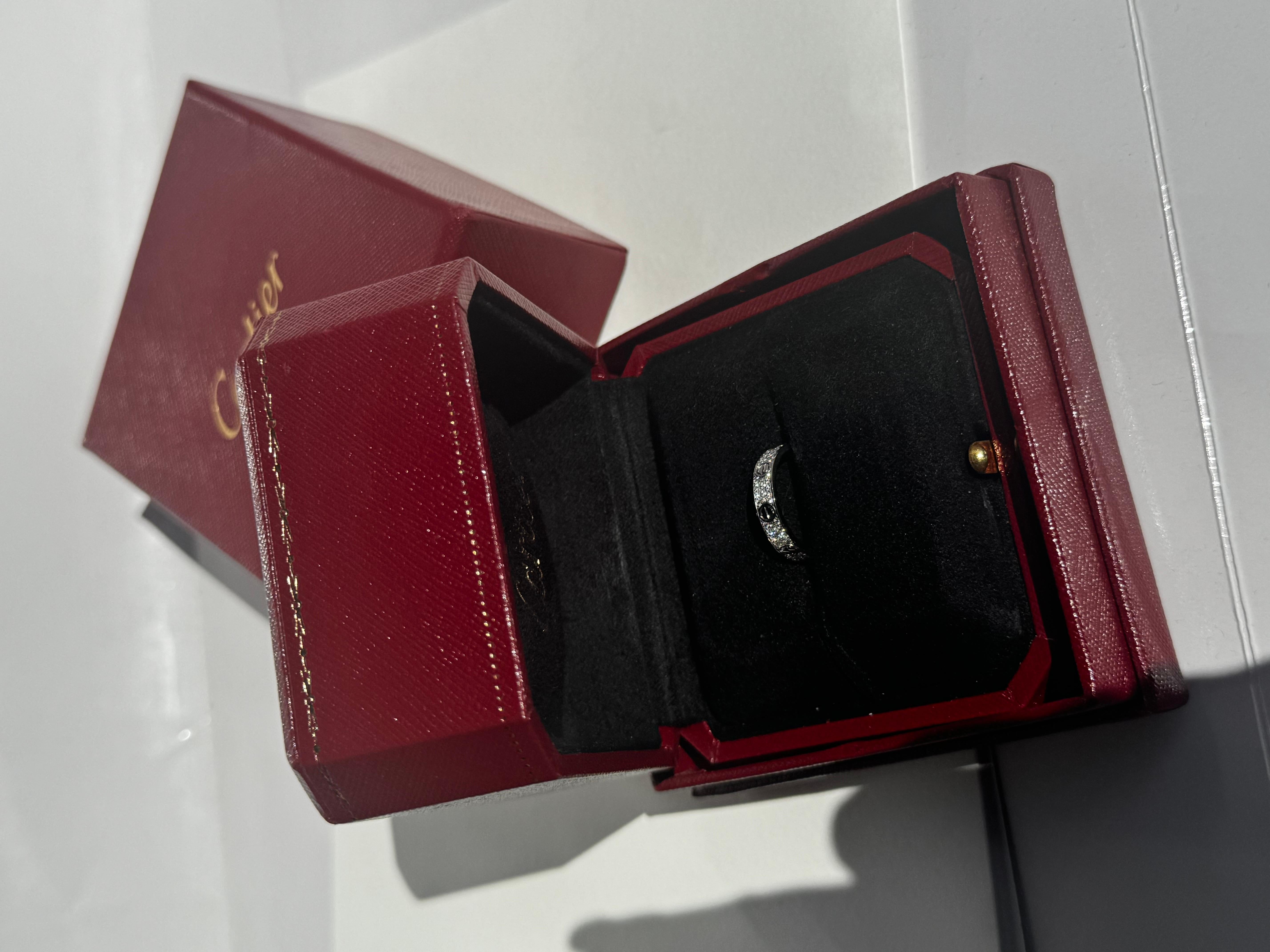 Anillo Cartier Love con diamantes en oro blanco Corte brillante en venta