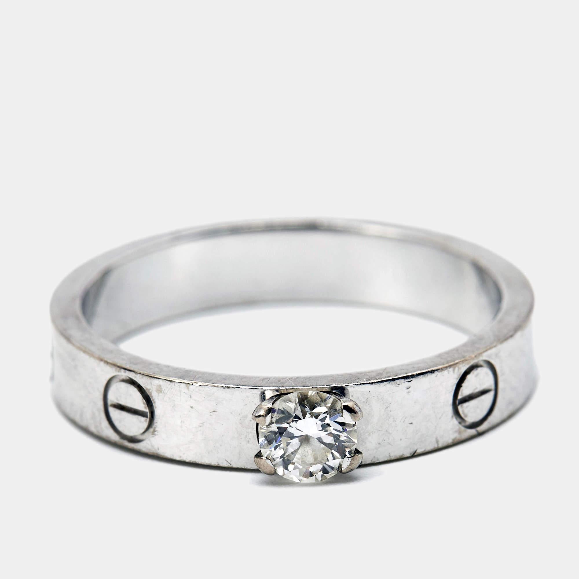 The fine workmanship, use of precious metals, and unique appeal make this fine jewelry ring a fabulous purchase. It's a worthy investment.
 
Includes: Original Case

