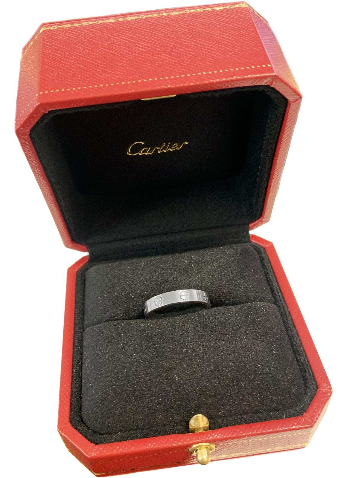 Bague de mariage Cartier Love en or blanc Excellent état - En vente à New York, NY