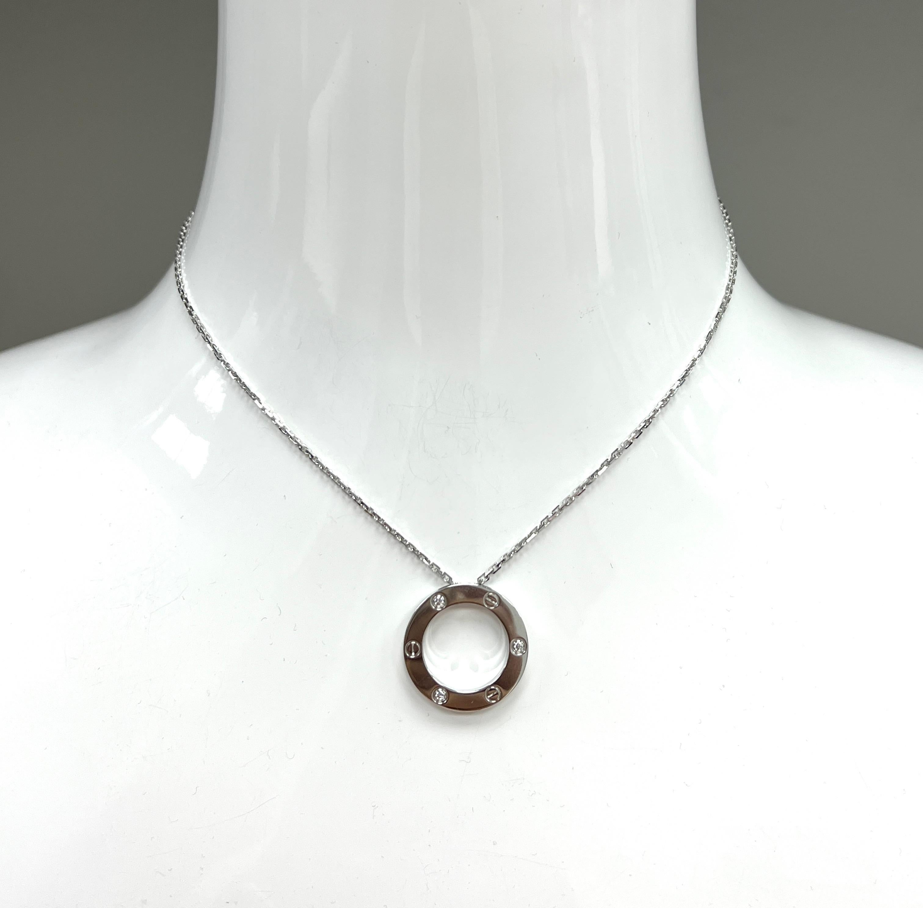 Cartier, collier Love en or blanc et diamants Excellent état - En vente à New York, NY
