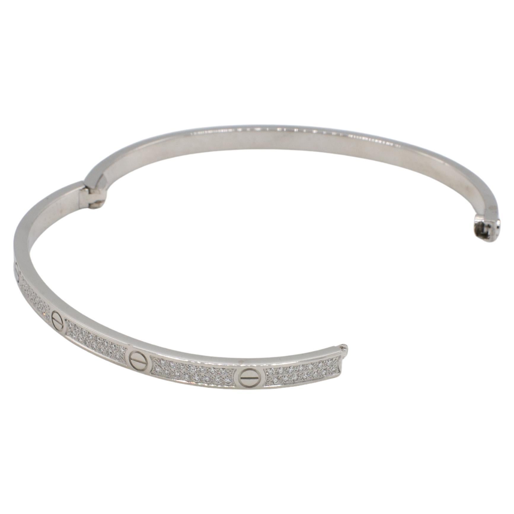 Cartier Liebe Weißgold natürliche Pave Diamant kleine Model Armreif Armband im Zustand „Hervorragend“ im Angebot in  Baltimore, MD