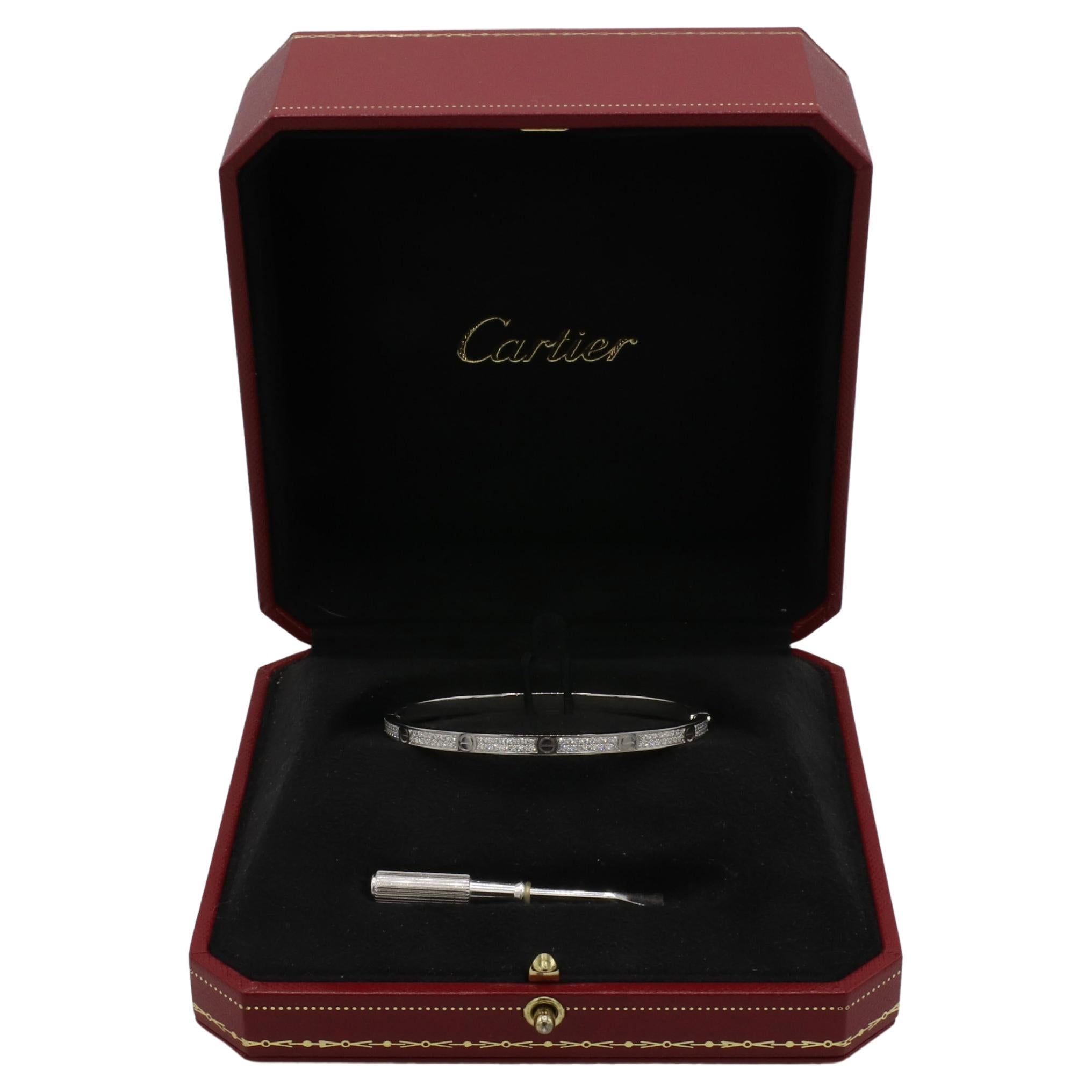 Cartier Liebe Weißgold natürliche Pave Diamant kleine Model Armreif Armband im Angebot 2