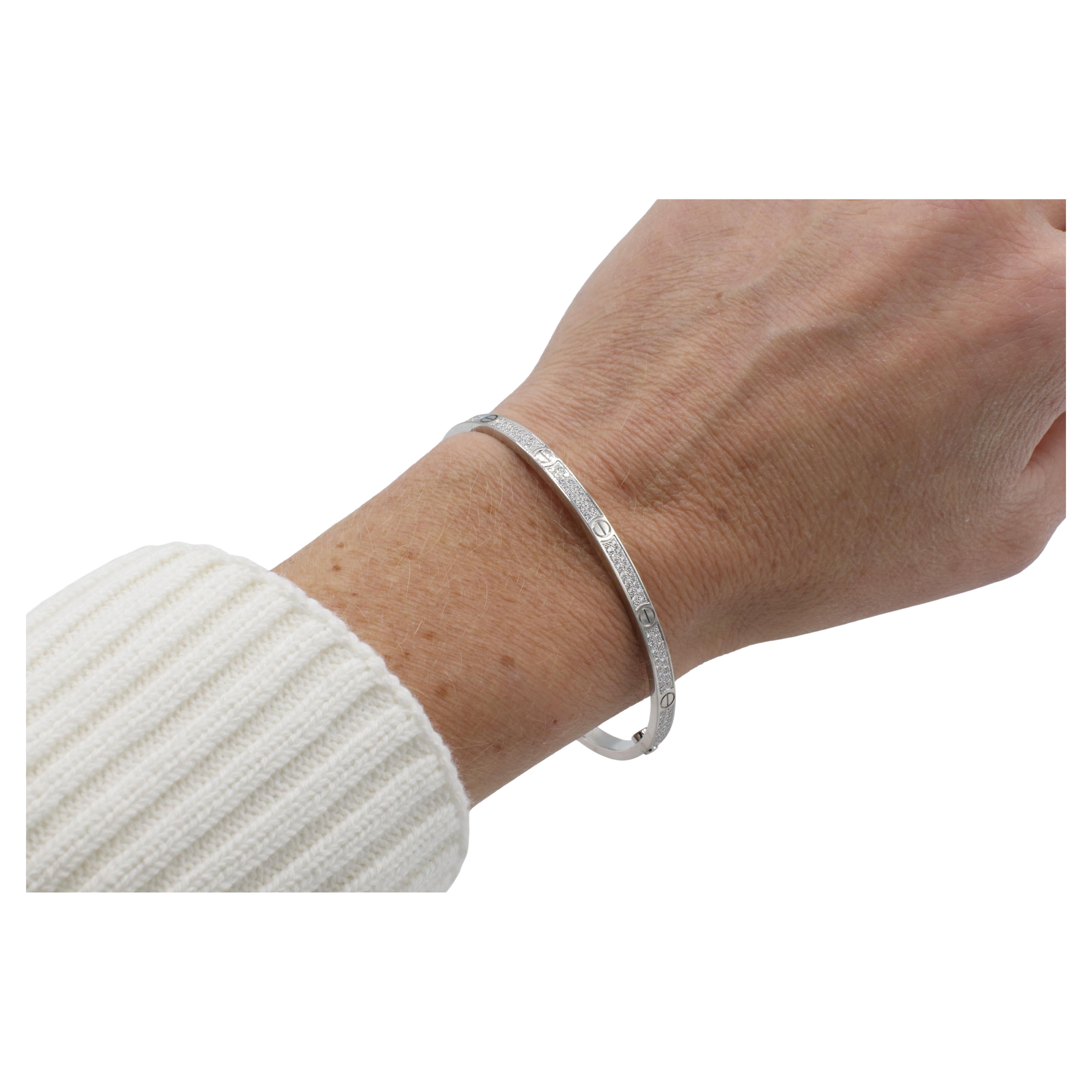 Cartier Liebe Weißgold natürliche Pave Diamant kleine Model Armreif Armband im Angebot 3