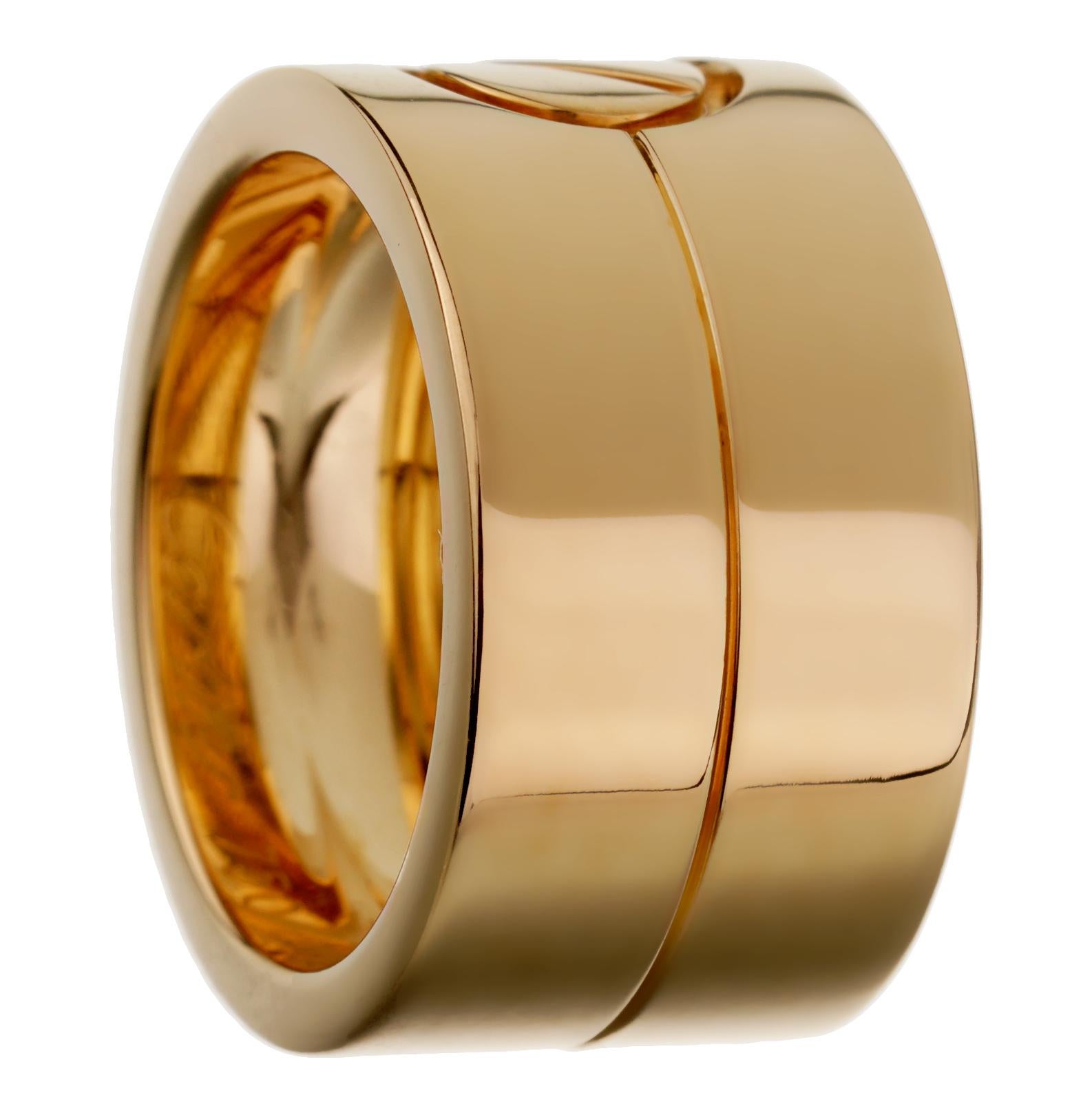 Eine circa 1990er Jahre Gelbgold Cartier Liebe Ring zeigt das ikonische Motiv in 18k Gelbgold, der Ring misst eine Größe 5.
