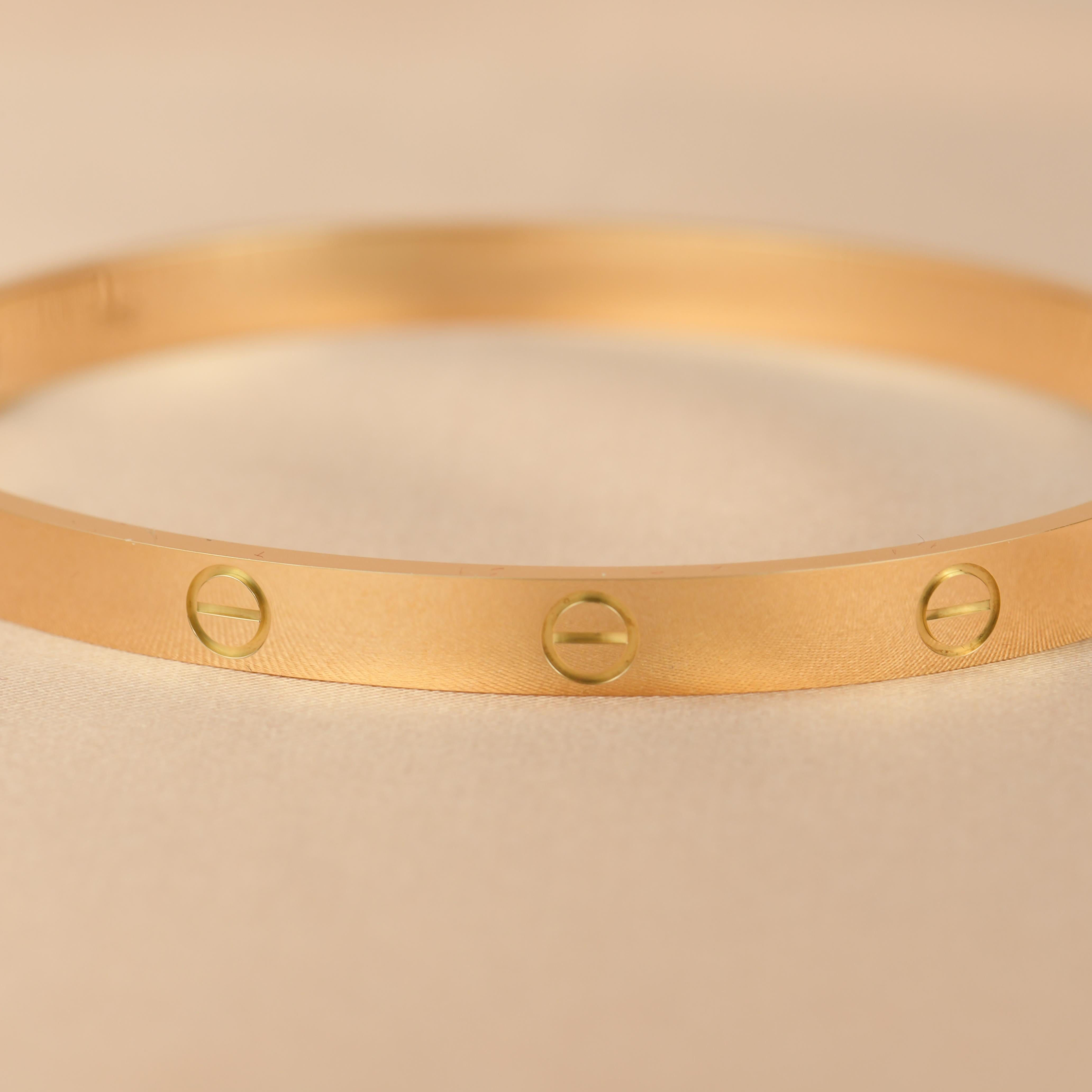 Cartier Bracelet Love en or jaune, taille 20 Excellent état à Banbury, GB