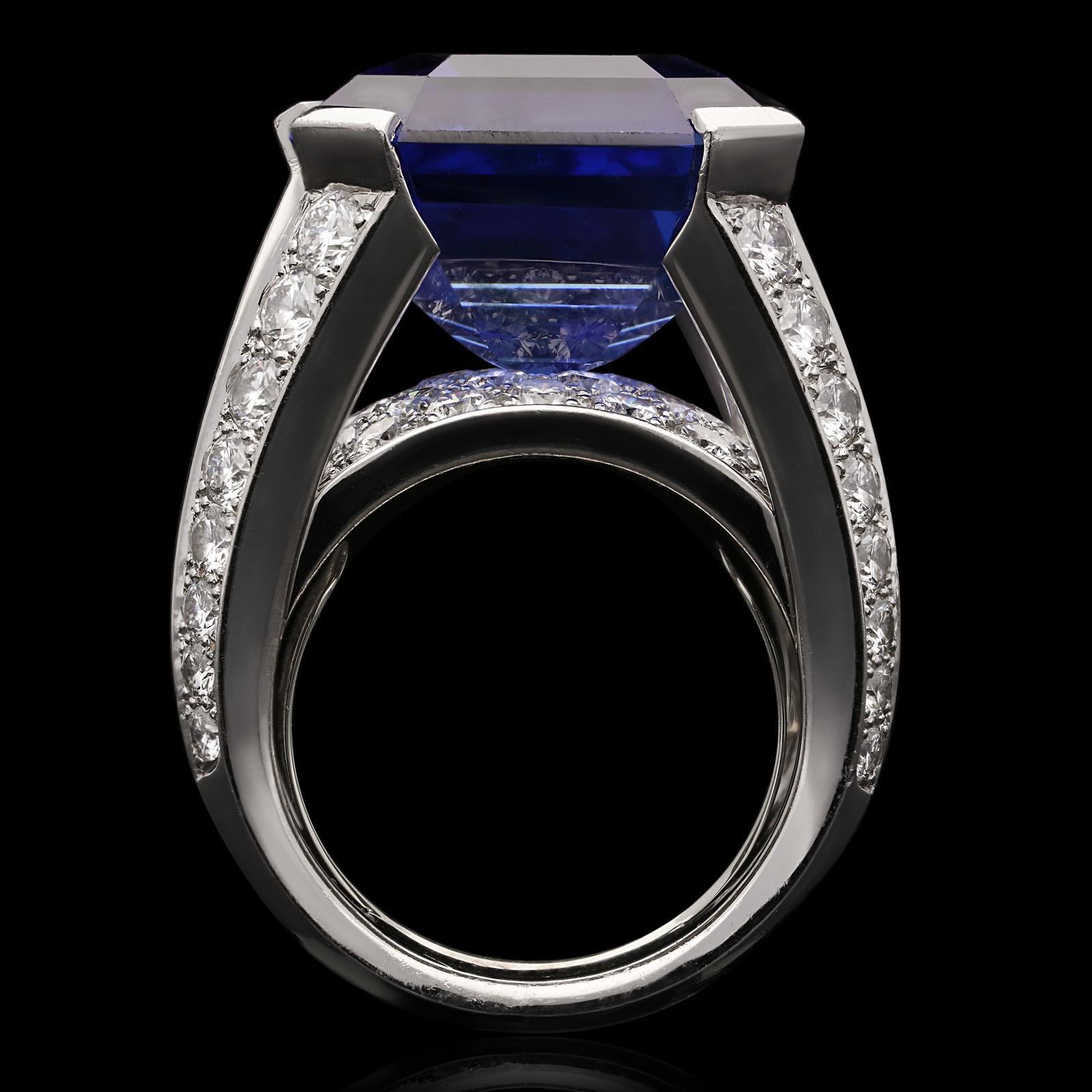 Cartier Magnificent 27carat Sapphire and Diamond Ring In Excellent Condition In London, GB