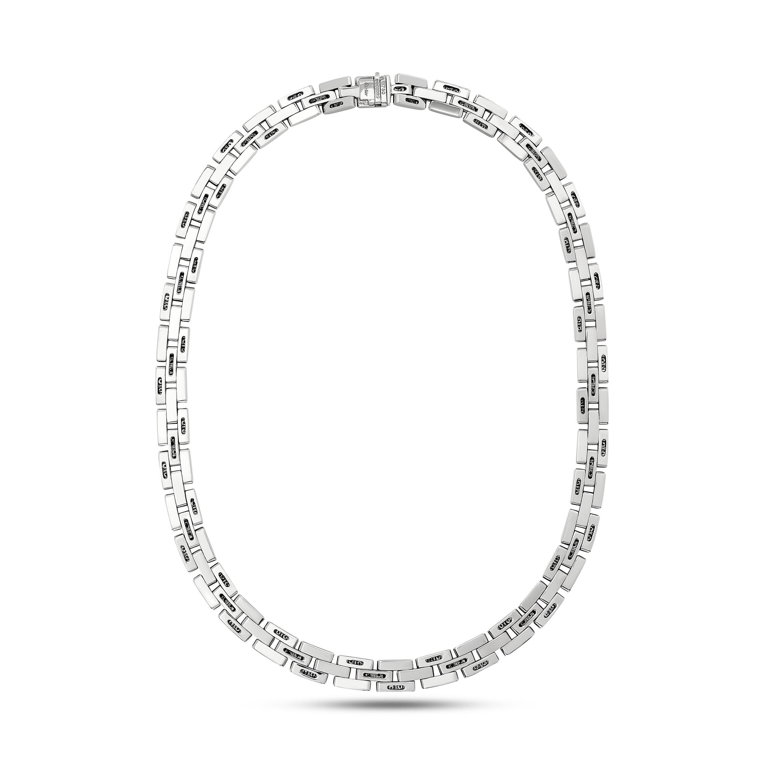 Le collier en diamants Maillon Panthère de Cartier est un chef-d'œuvre saisissant, composé de maillons entrelacés ornés de diamants brillants.

Ce collier comporte 3 rangées d'environ 7,00 carats de diamants de couleur F-G et de pureté VS.

~
