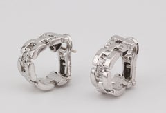 Orecchini a cerchio Cartier Maillon Panthere a 3 file di diamanti in oro bianco 18 ct.