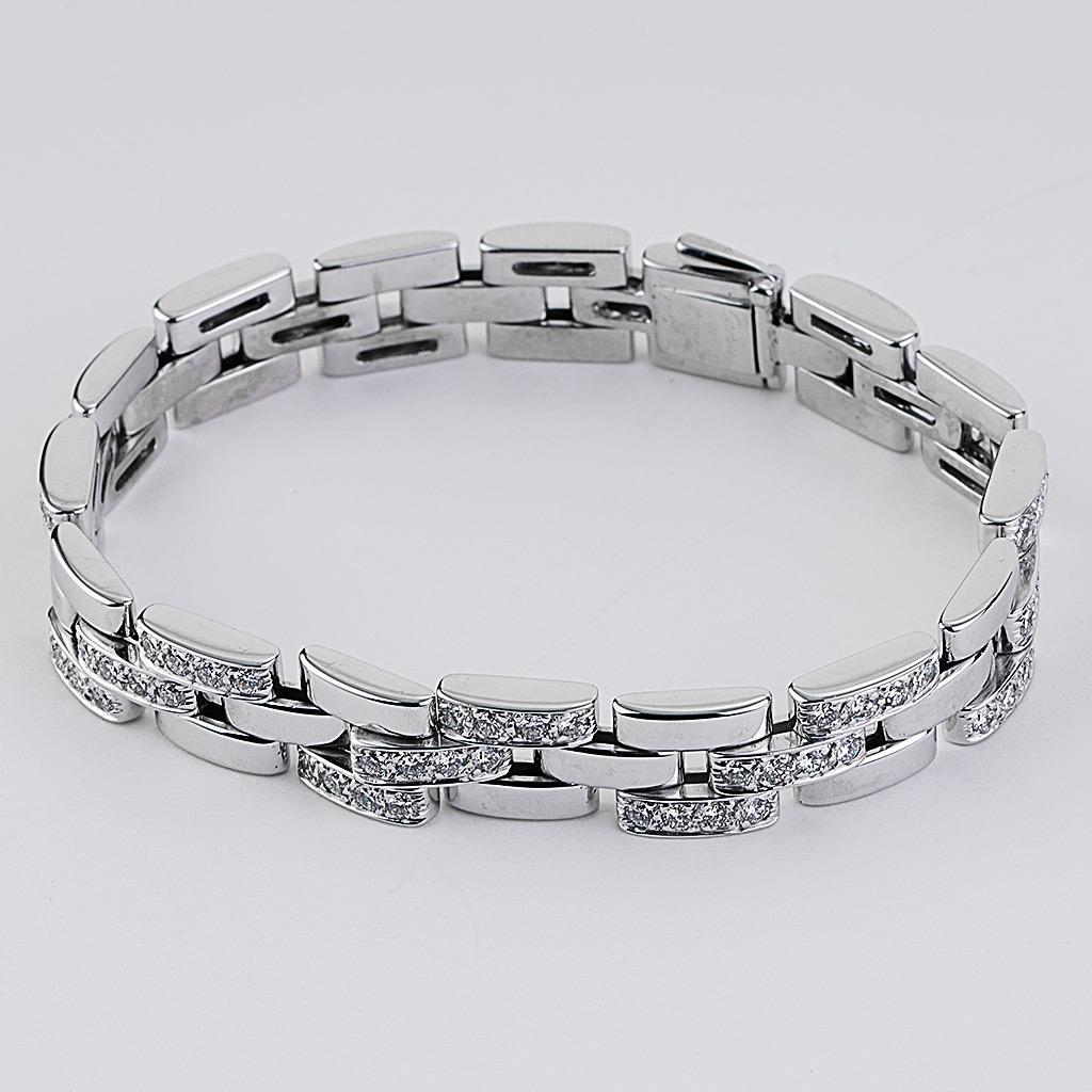 This Cartier Maillon Panther bracelet is made of 18K white gold, measures 6.5 inches in length and weighs 25.00 DWT (approx. 38.88 grams). It contains 96 round g and VS clarity diamonds weighing 3.36 CTTW.
