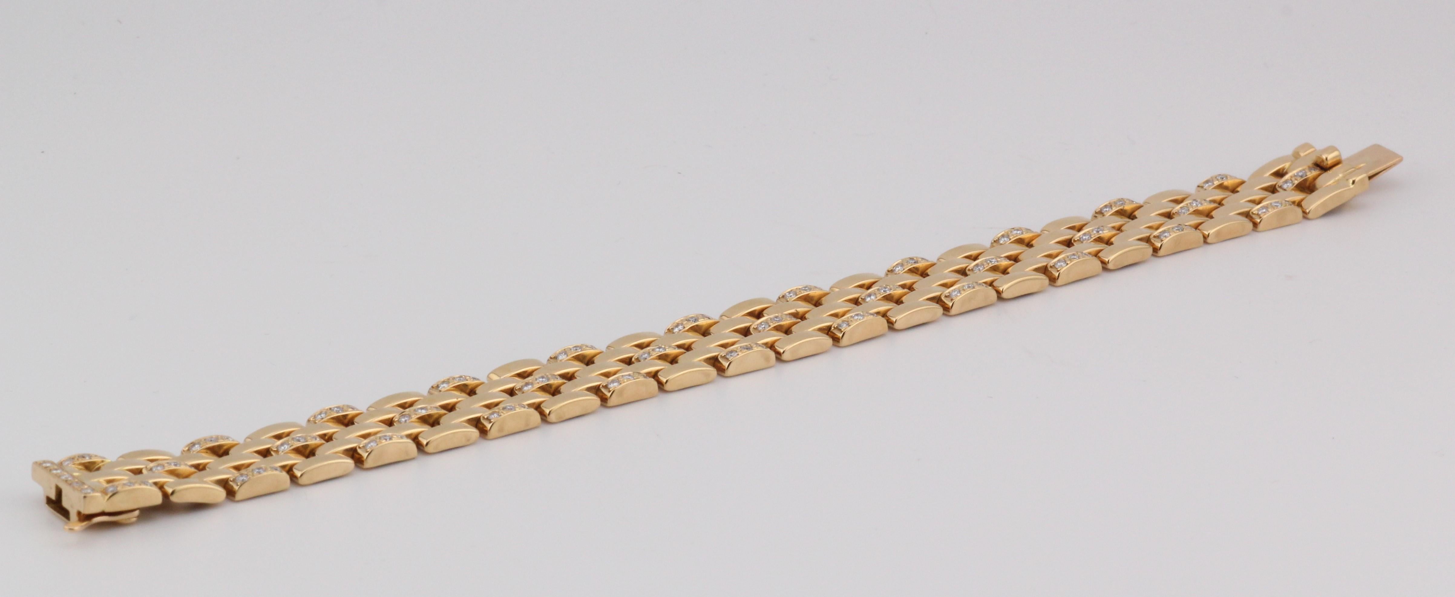 Le bracelet 5 rangs en or jaune 18 carats Maillon Panthère diamant est un exemple exquis de la maîtrise de la Maison Maison en matière de design de luxe et d'artisanat. Réalisé en or jaune 18 carats opulent, ce bracelet présente un design audacieux