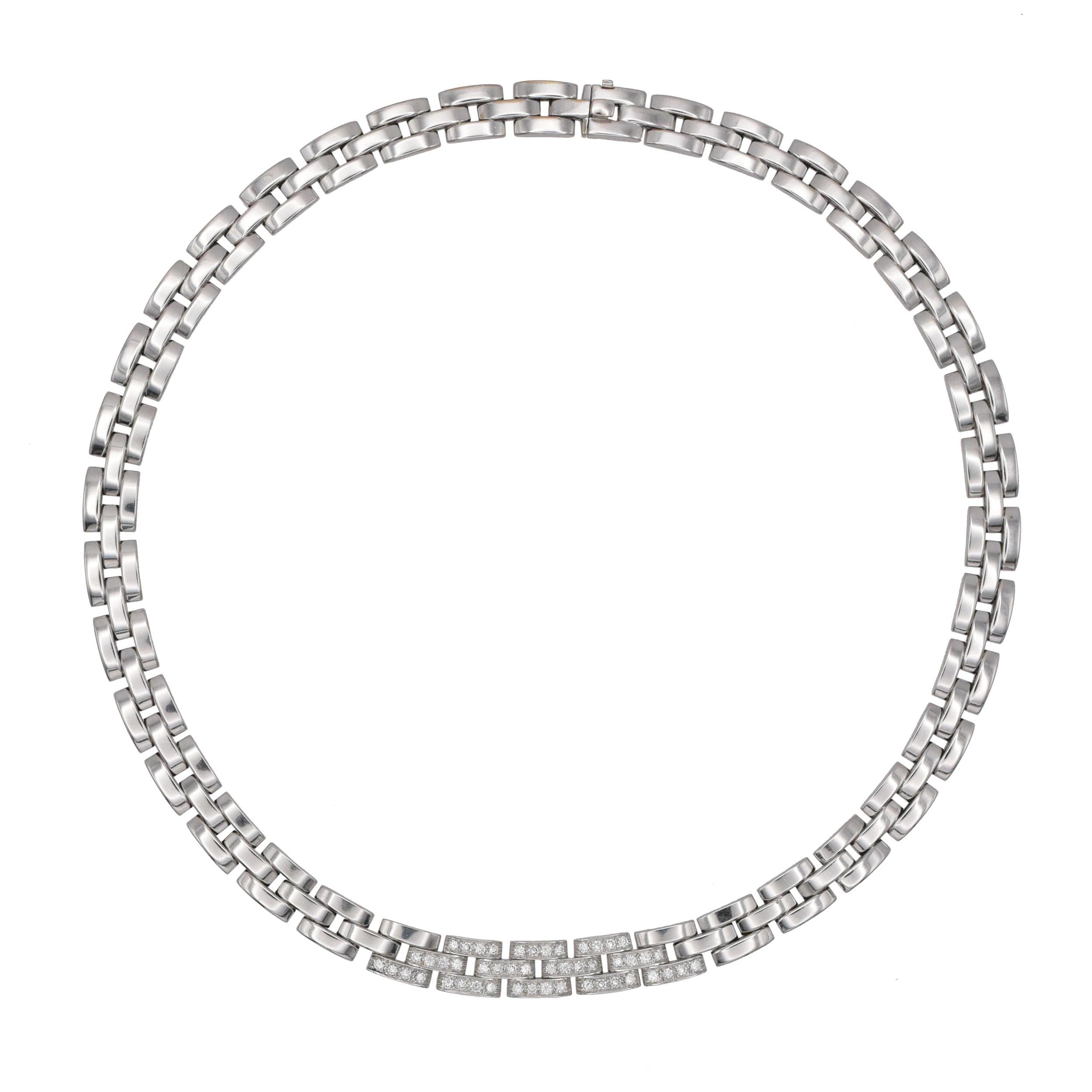 Collier de diamants Panthère Maillon de Cartier, réalisé en or blanc 18 carats. Circa 1999. Le collier comporte trois rangs de
maillons en forme de brique, le devant du collier comporte 12 maillons incrustés de diamants, fixé par une boîte.
Fermoir