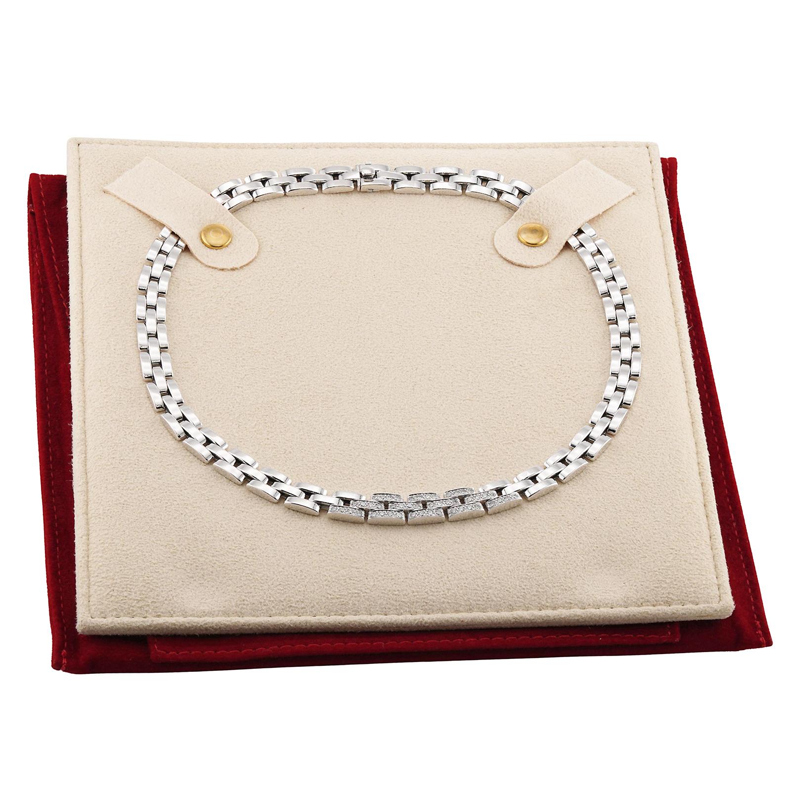 Cet exquis collier Cartier de la séduisante collection Maillon Panthère présente l'emblématique design à trois rangées de maillons en or blanc 18 carats, serti de diamants ronds de taille brillant D-E-F VVS1-VVS2 dans les 12 maillons centraux.