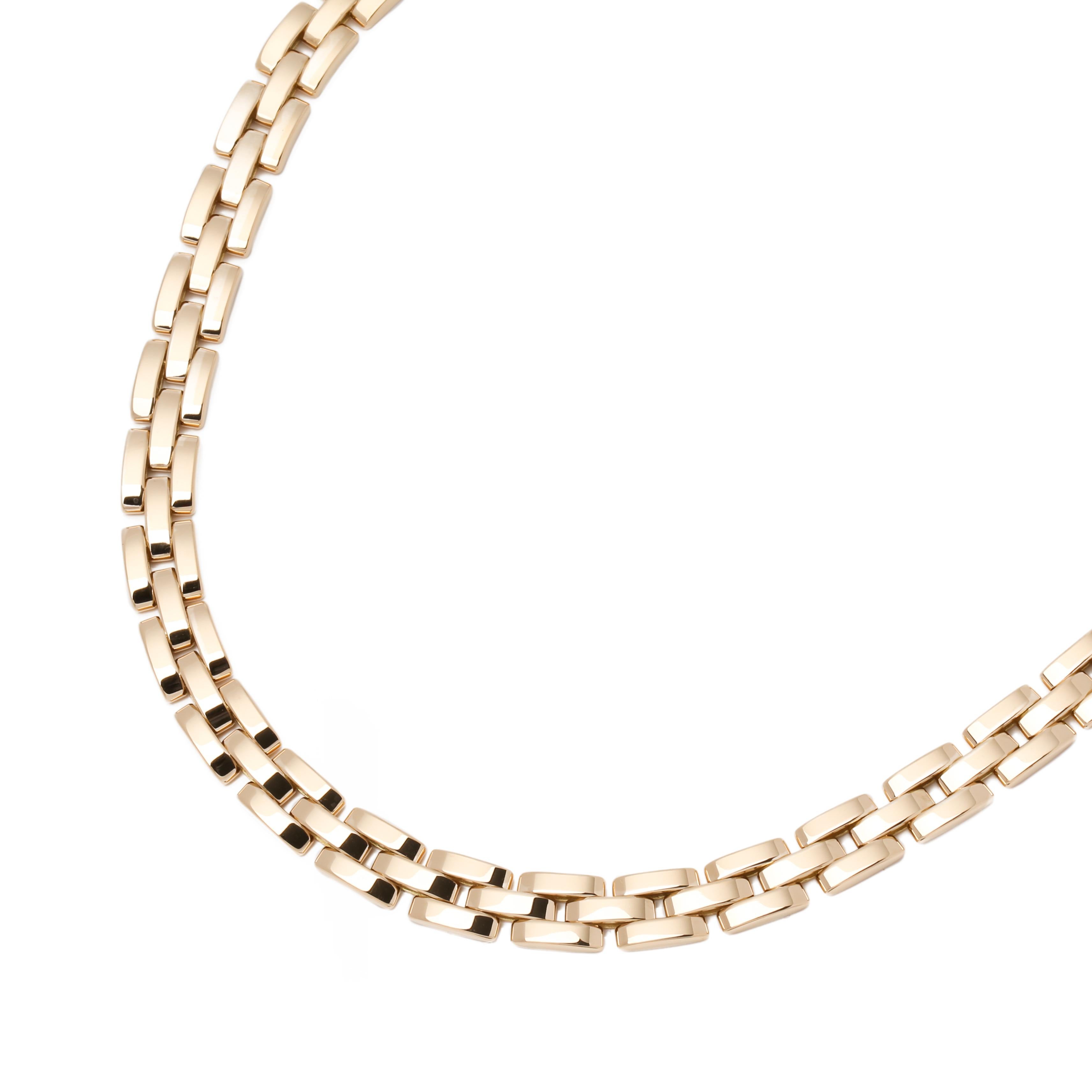 This necklace by Cartier is from their Maillon Panthere collection and features their signature link design made in 18k yellow gold. Accompanied with a Cartier pouch. Our Xupes reference is COMJ510 should you need to quote this. 