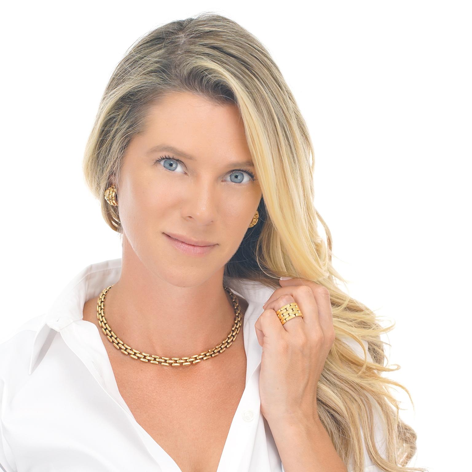 Circa c1990s 18k by Cartier Paris France Ce classique de Cartier est la bague en or parfaite pour tous les jours. Qu'il s'agisse d'une tenue de cocktail ou d'une tenue décontractée:: le design emblématique de la Panthère Mallion présente une allure