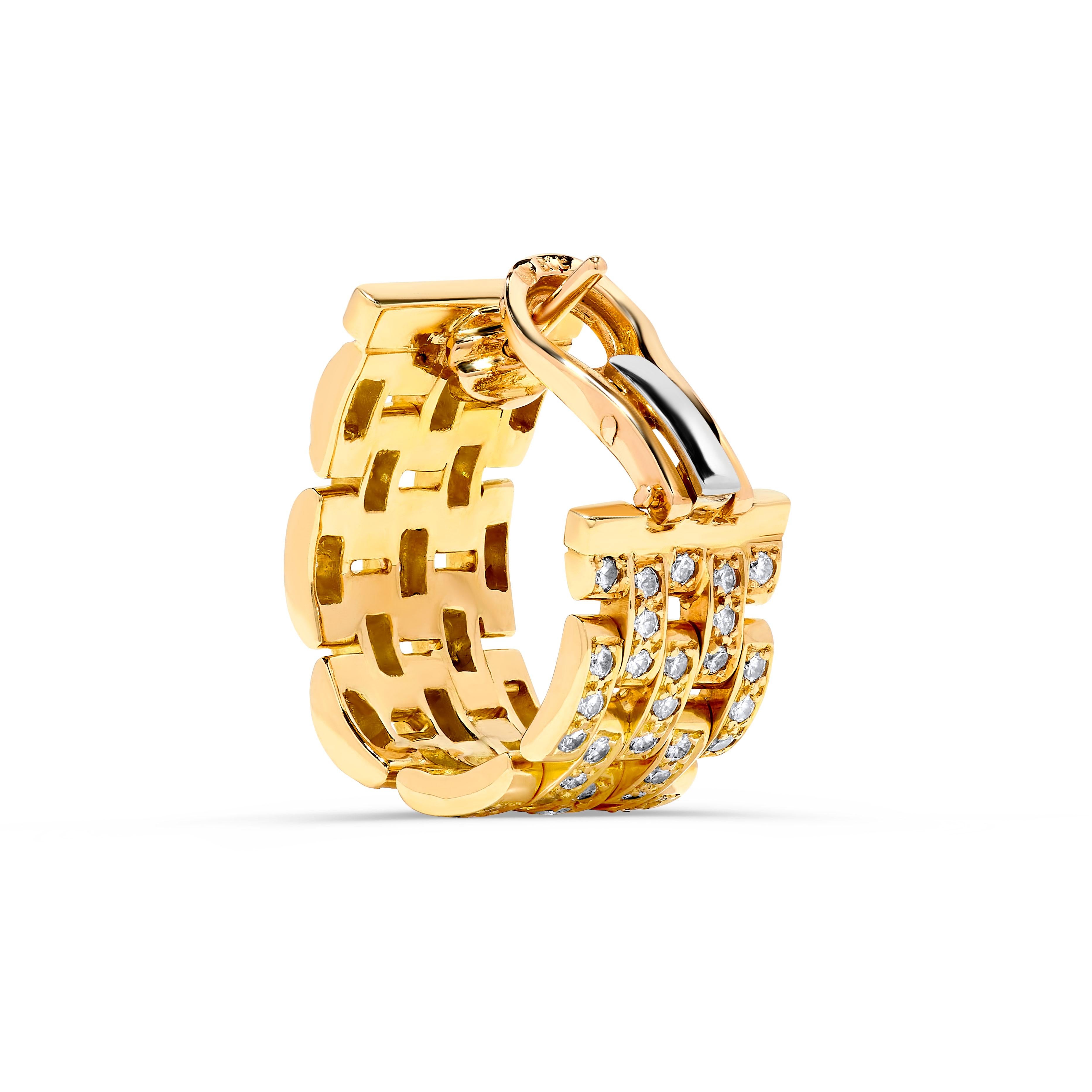 Boucles d'oreilles « Maillon Panthère » de Cartier en or jaune et diamants en vente 2
