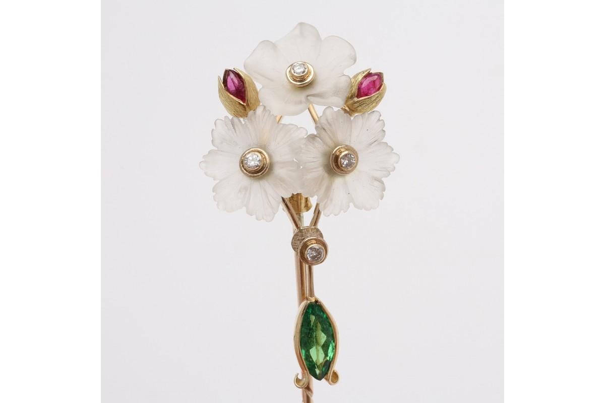 Art Nouveau Cartier manner flower gold brooch, jabot pin, circa 1910-1930.