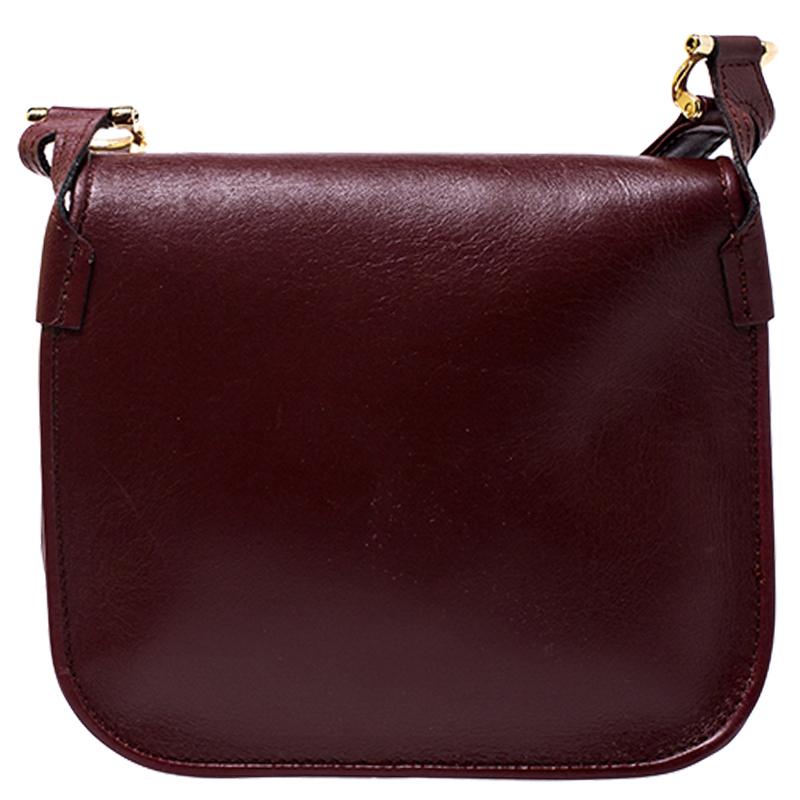 Cartier brings us this well-shaped Must De Cartier bag that has been crafted from leather and flaunts a front flap. The leather lined interior is for your belongings and the bag is complete with a long shoulder strap.

Includes:Original Dustbag,