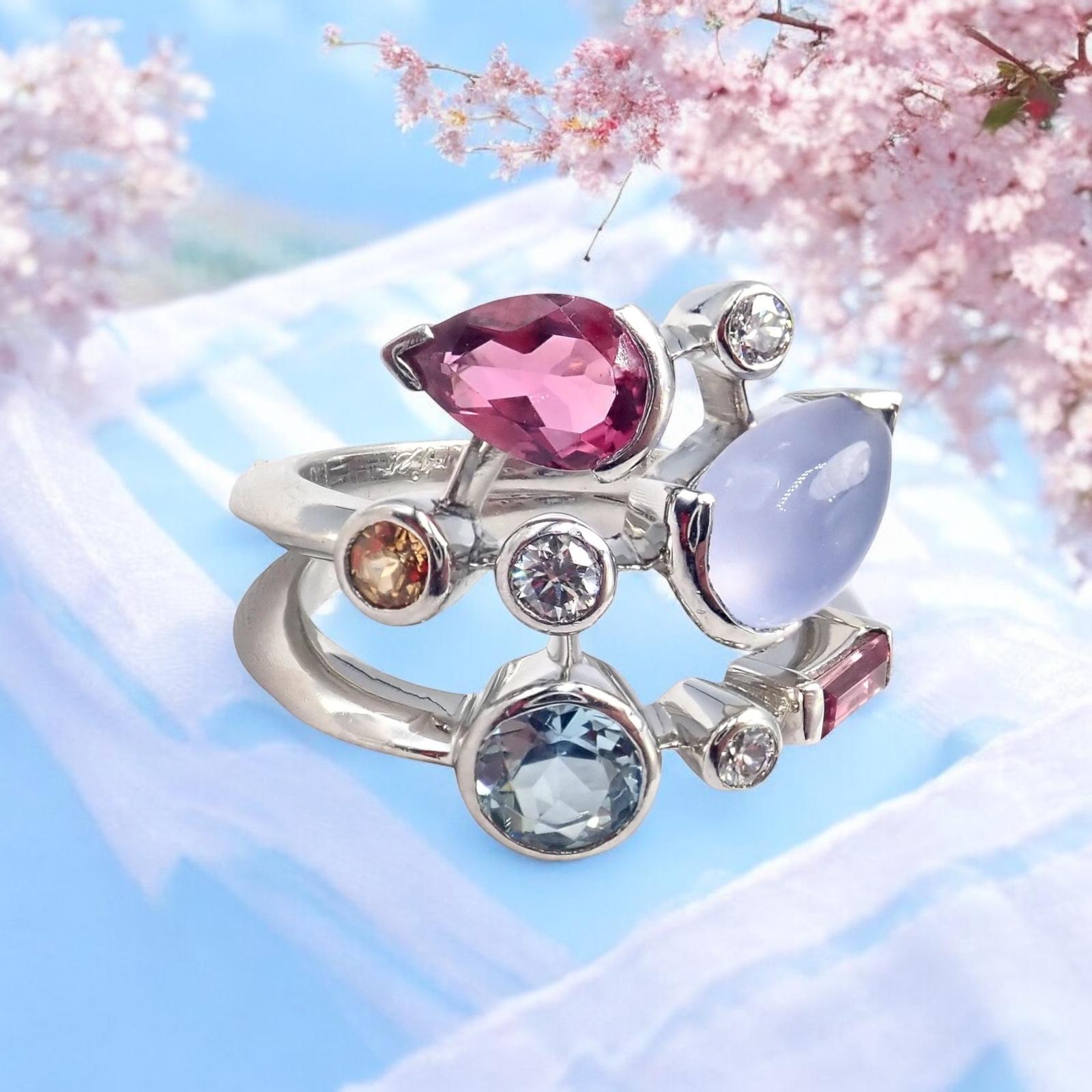Bague en platine Melo Diamant Aigue-marine Tourmaline Grenat Calcédoine par Cartier. 
Avec 3 diamants ronds de taille brillante, pureté VVS1, couleur E, poids total d'environ .20 ctw.
1 calcédoine en forme de larme 7,5 x 5 mm
1 tourmaline rose en