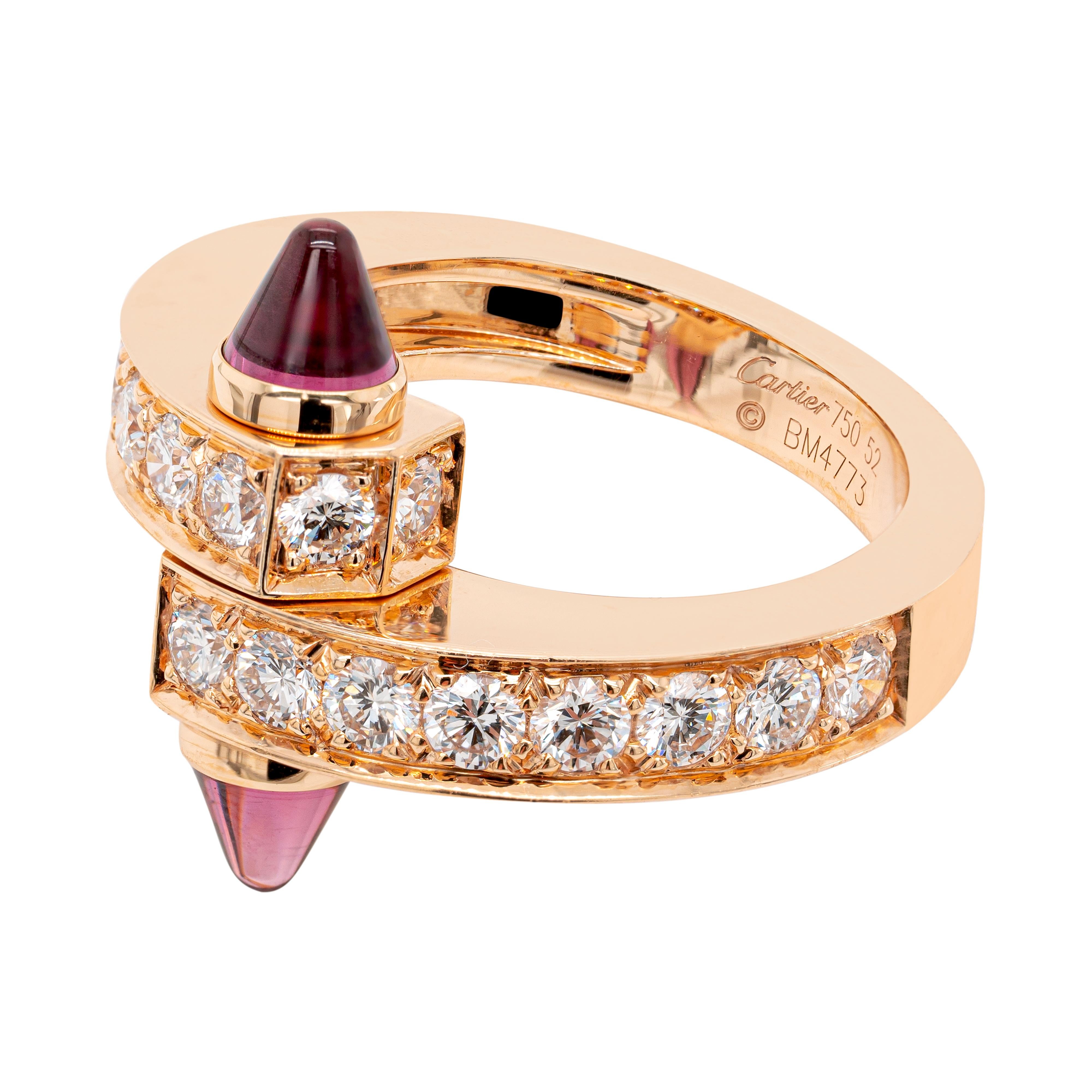 Cette superbe bague bypass en or rose 18 carats est issue de l'emblématique collection 